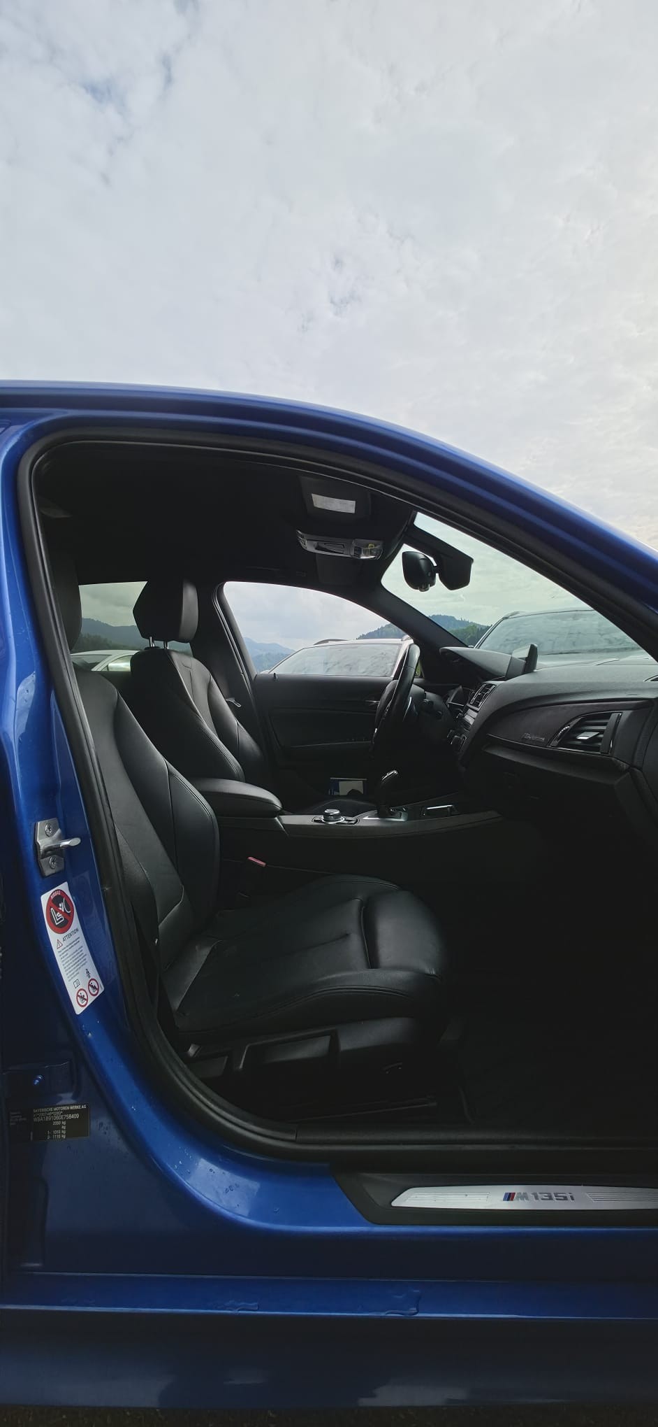 BMW M135i xDrive Steptronic-image-6