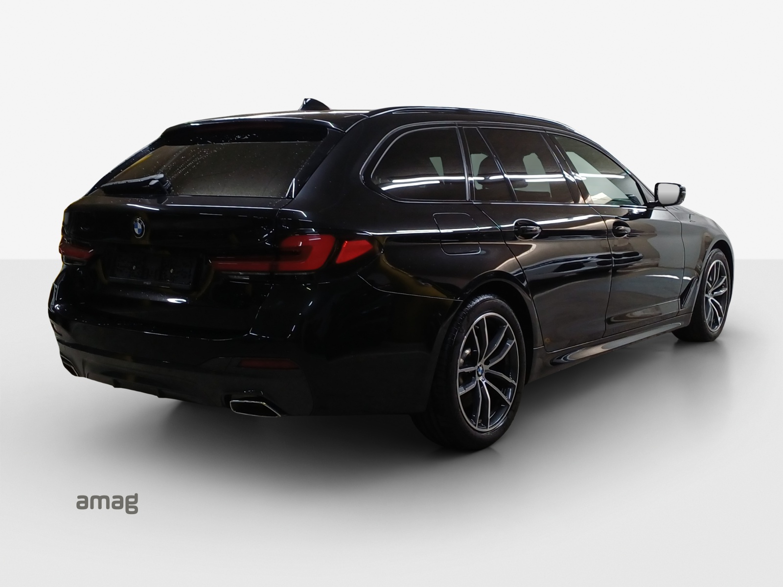 BMW 530e xDrive Touring Pure M Sport Steptronic-image-4