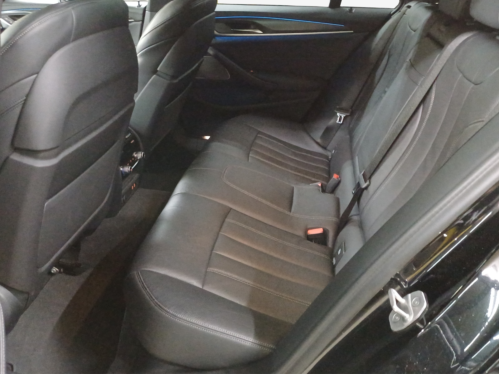BMW 530e xDrive Touring Pure M Sport Steptronic-image-11