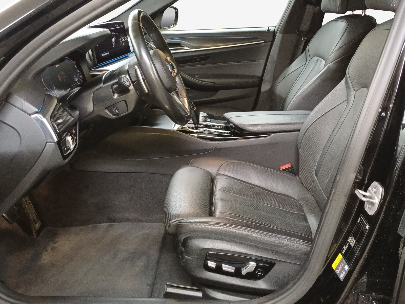 BMW 530e xDrive Touring Pure M Sport Steptronic-image-7