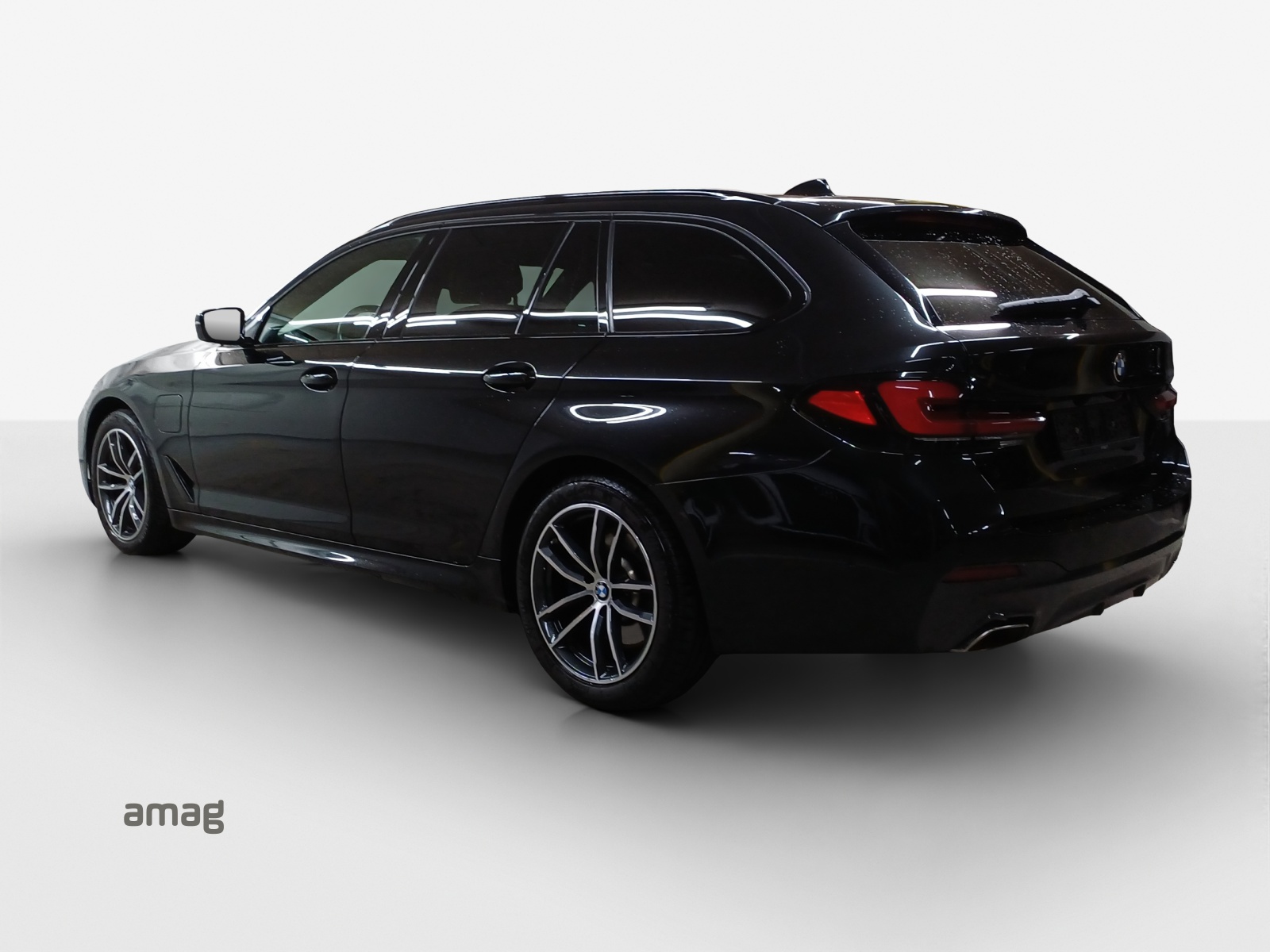 BMW 530e xDrive Touring Pure M Sport Steptronic-image-2
