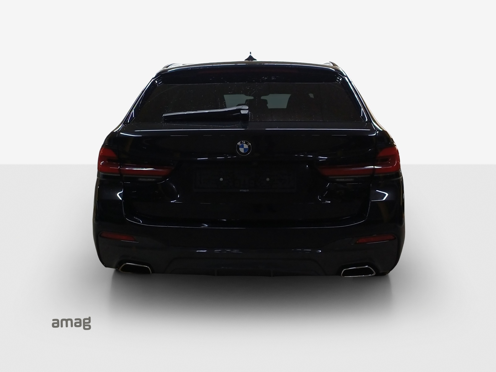 BMW 530e xDrive Touring Pure M Sport Steptronic-image-3