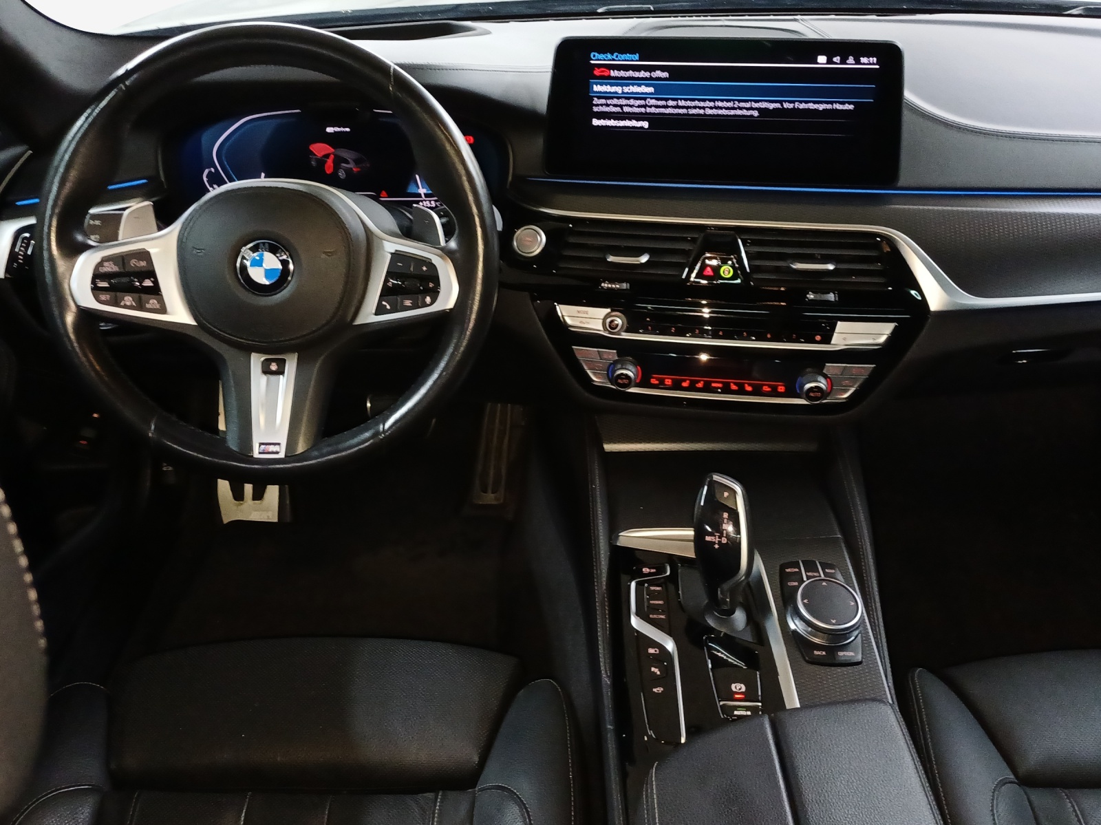 BMW 530e xDrive Touring Pure M Sport Steptronic-image-8