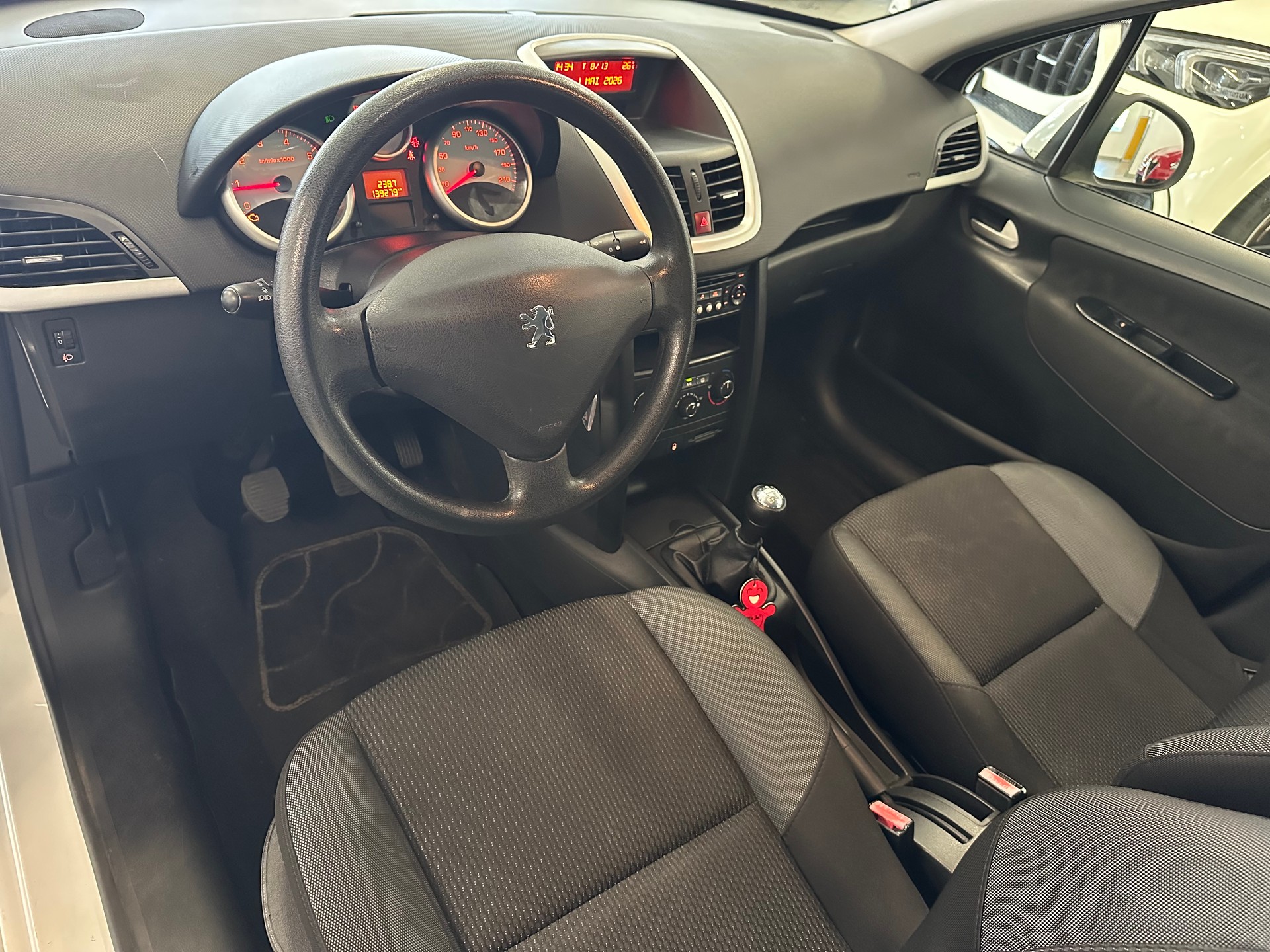 PEUGEOT 207 1.4 16V Trendy-image-7