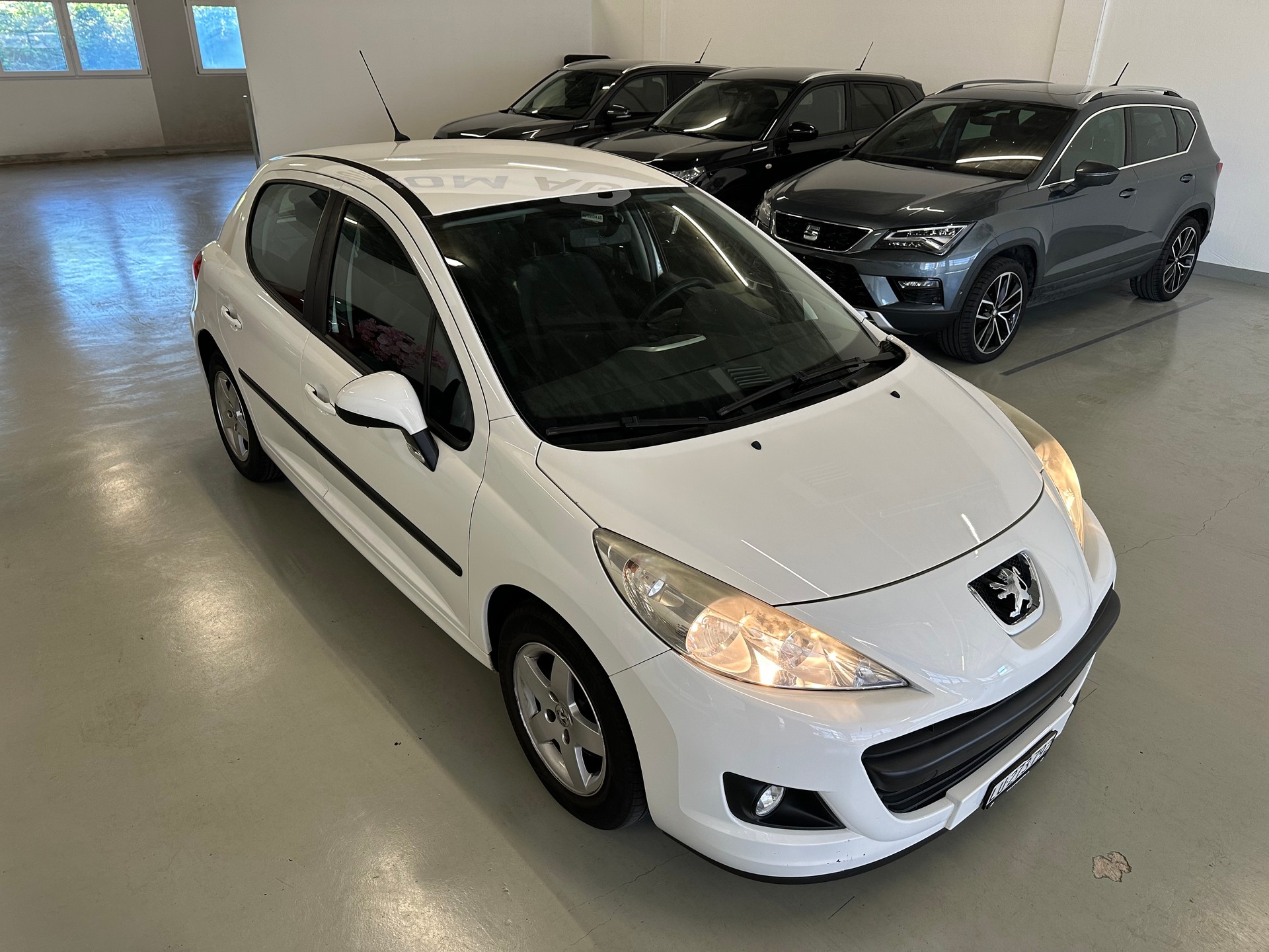 PEUGEOT 207 1.4 16V Trendy-image-1
