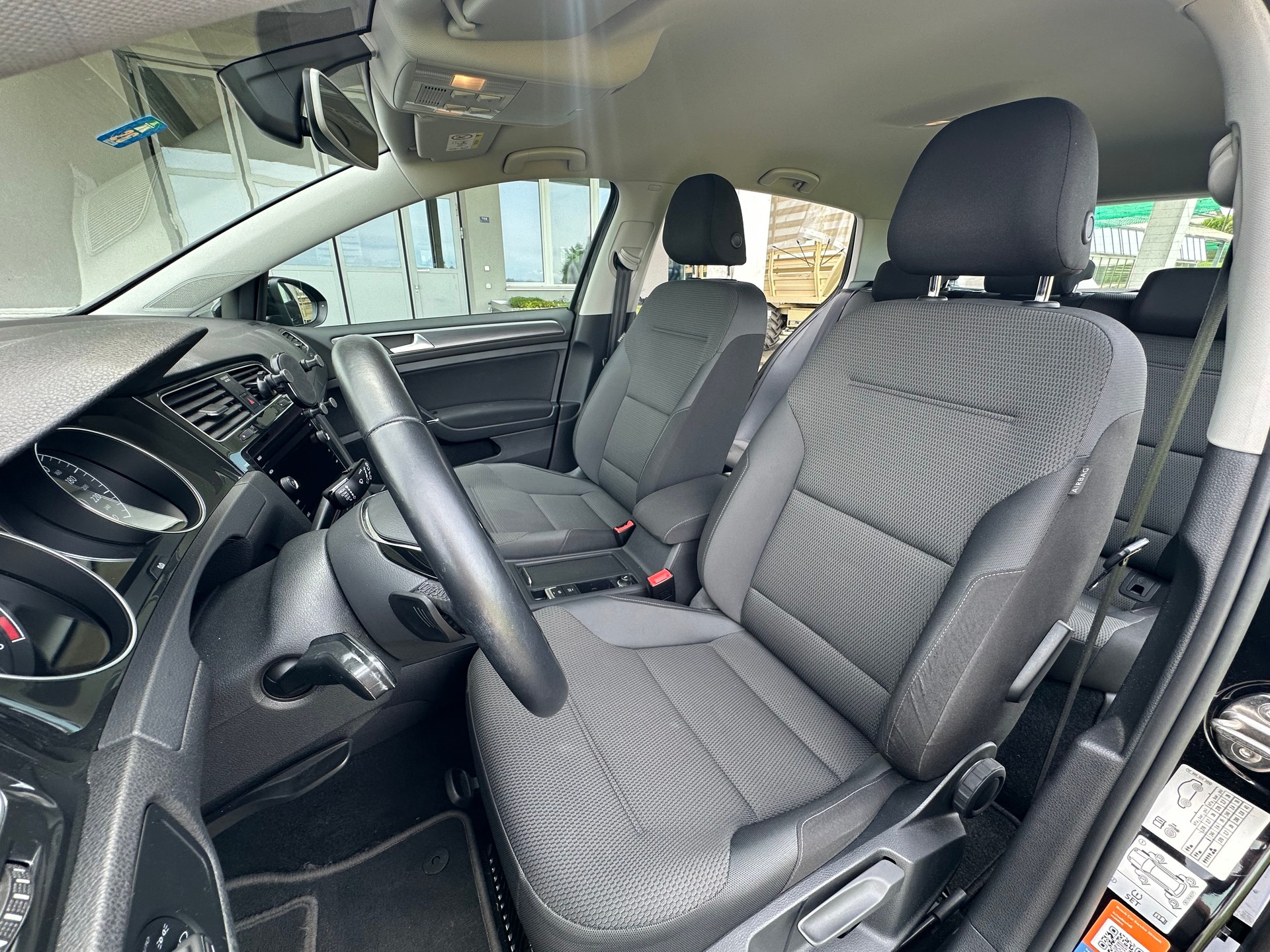 VW VW GOLF 1.5 TSI BlueM Comfortline DSG-image-2