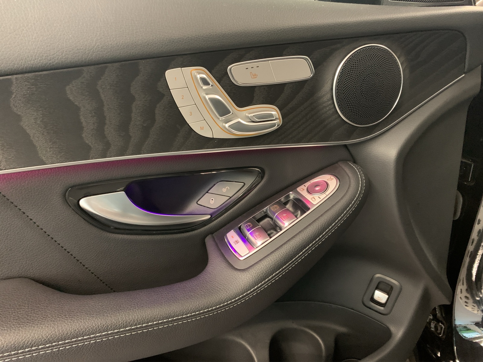 MERCEDES-BENZ GLC 200 AMG Line 4Matic-image-12