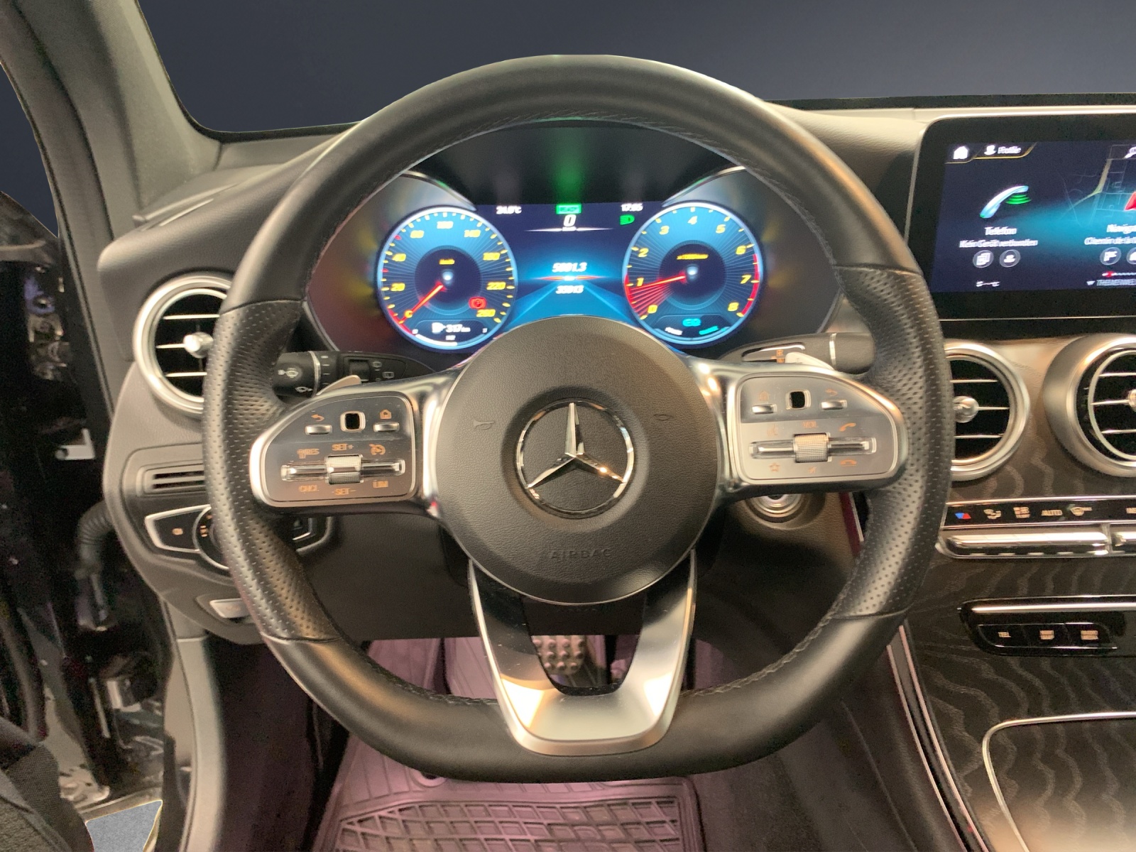 MERCEDES-BENZ GLC 200 AMG Line 4Matic-image-13