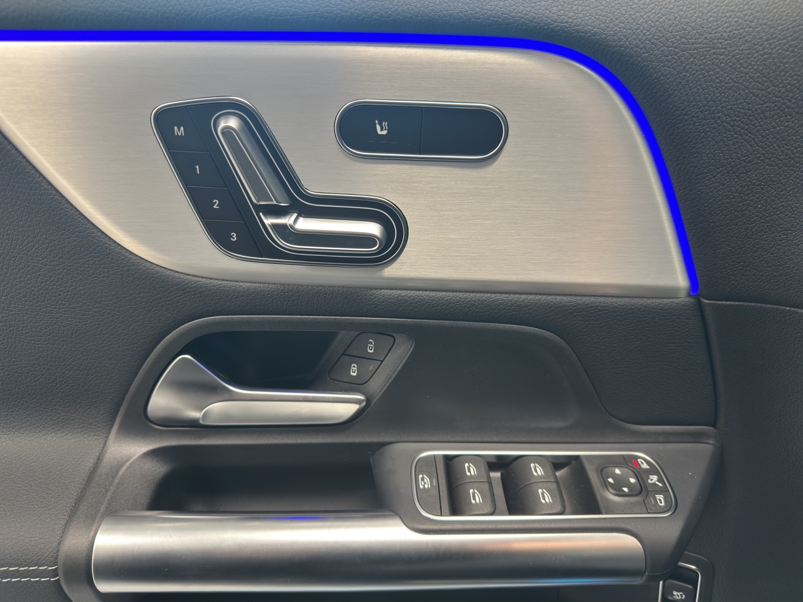 MERCEDES-BENZ EQA 350 66,5 kWh 4Matic Excellence-image-12