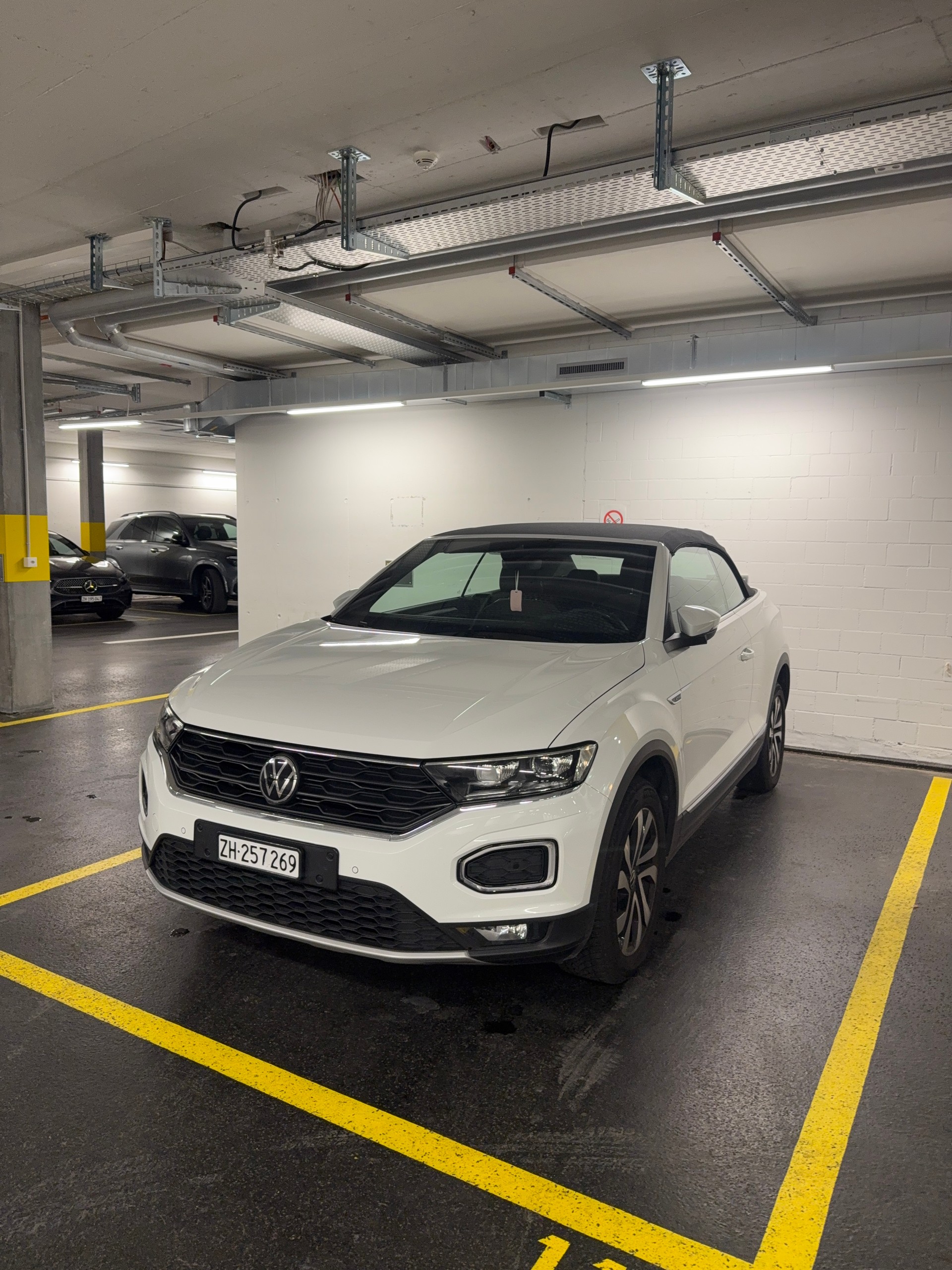 VW VW T-Roc Cabriolet 1.5 TSI DSG-image-2