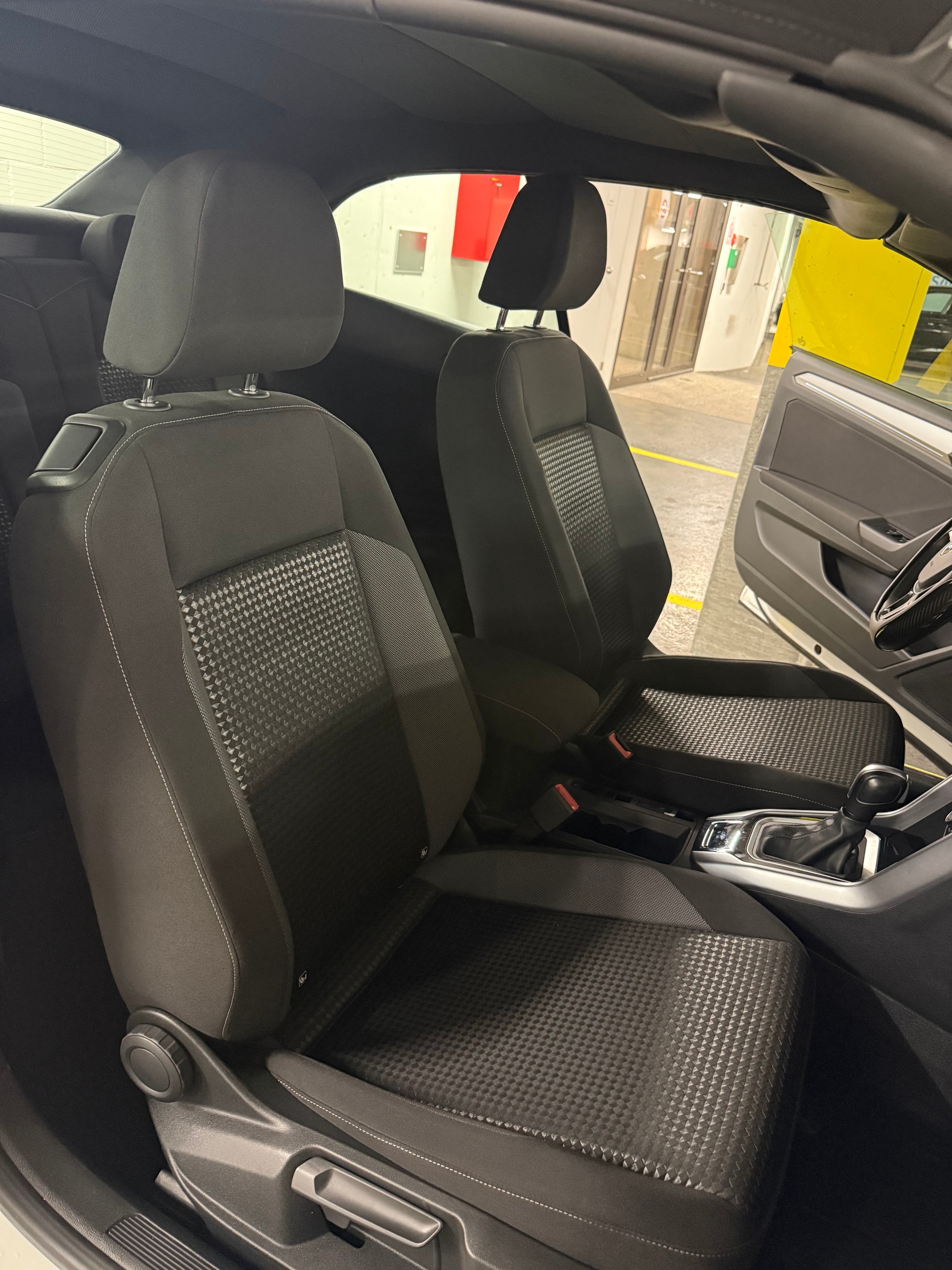 VW VW T-Roc Cabriolet 1.5 TSI DSG-image-8