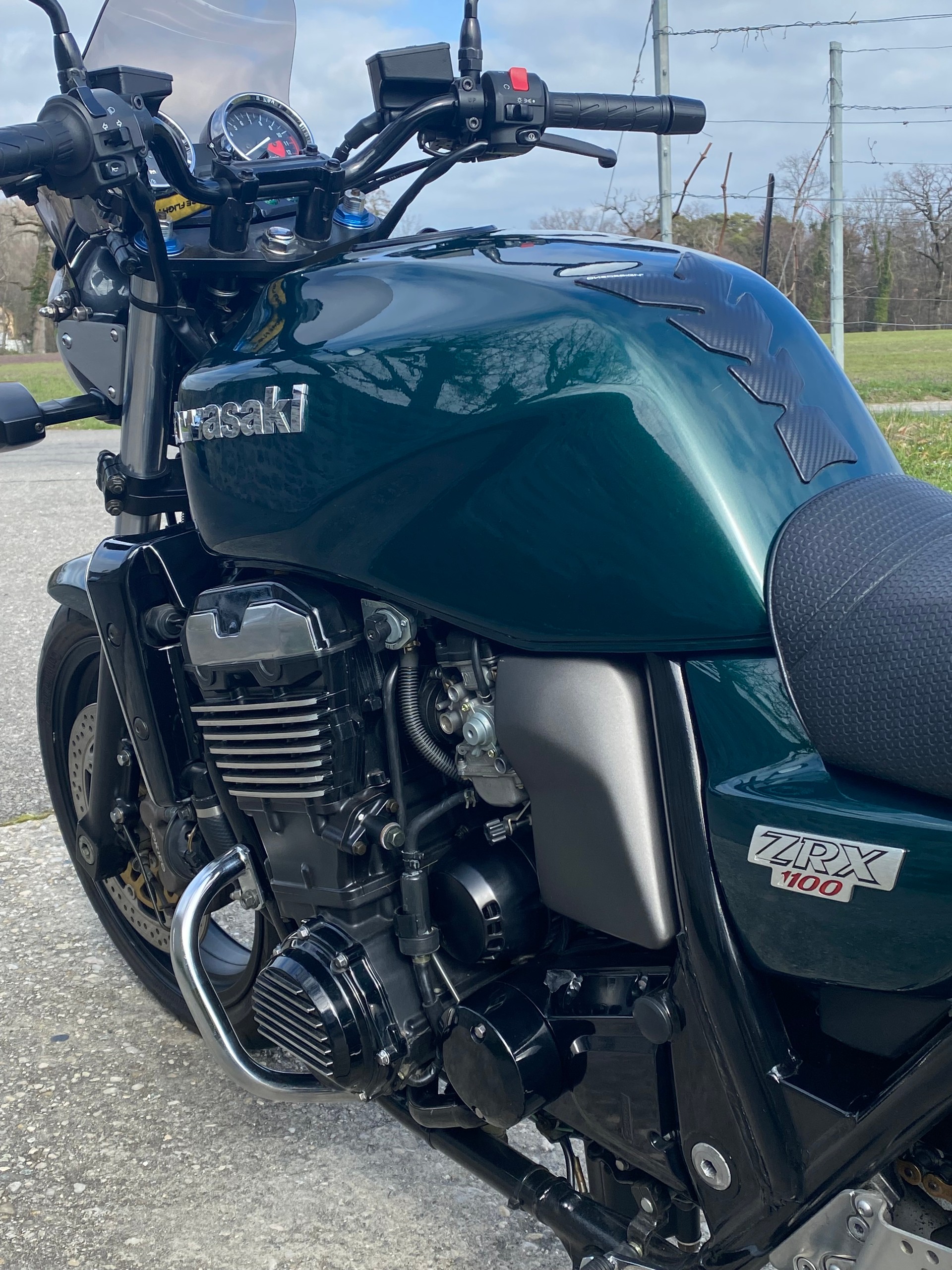 KAWASAKI ZRX 1100-image-1