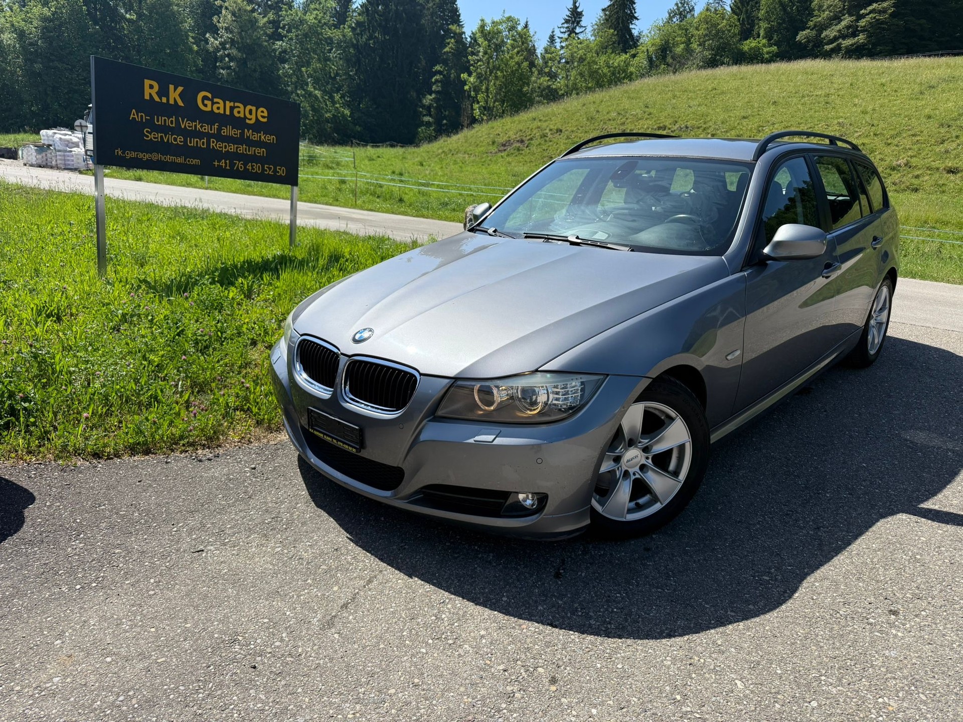 BMW 320i Touring Steptronic-image-0