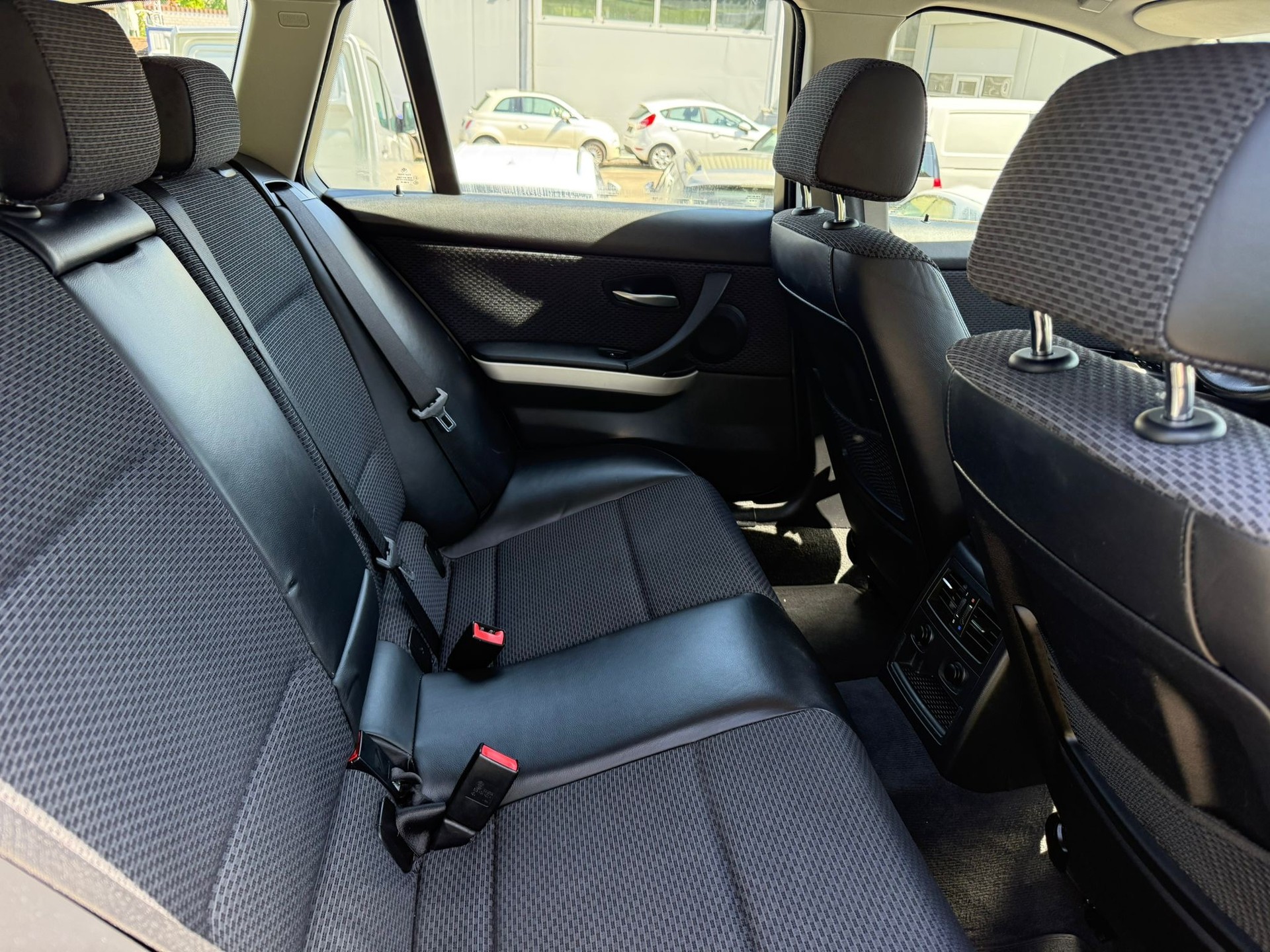 BMW 320i Touring Steptronic-image-15