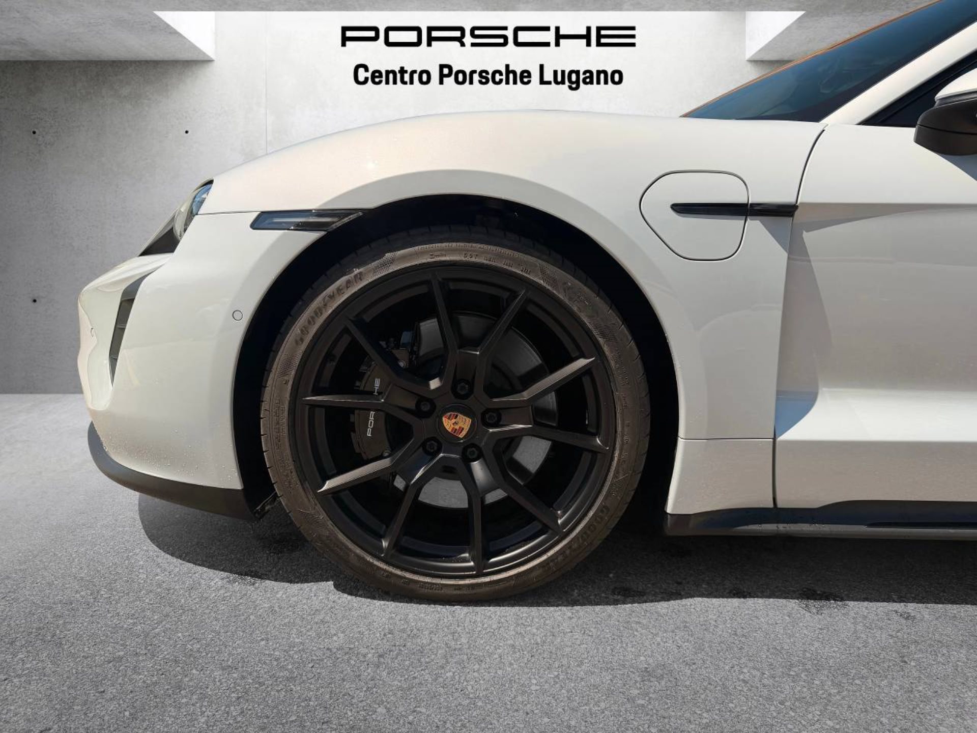 PORSCHE Taycan GTS Sport Turismo (MY22)-image-11