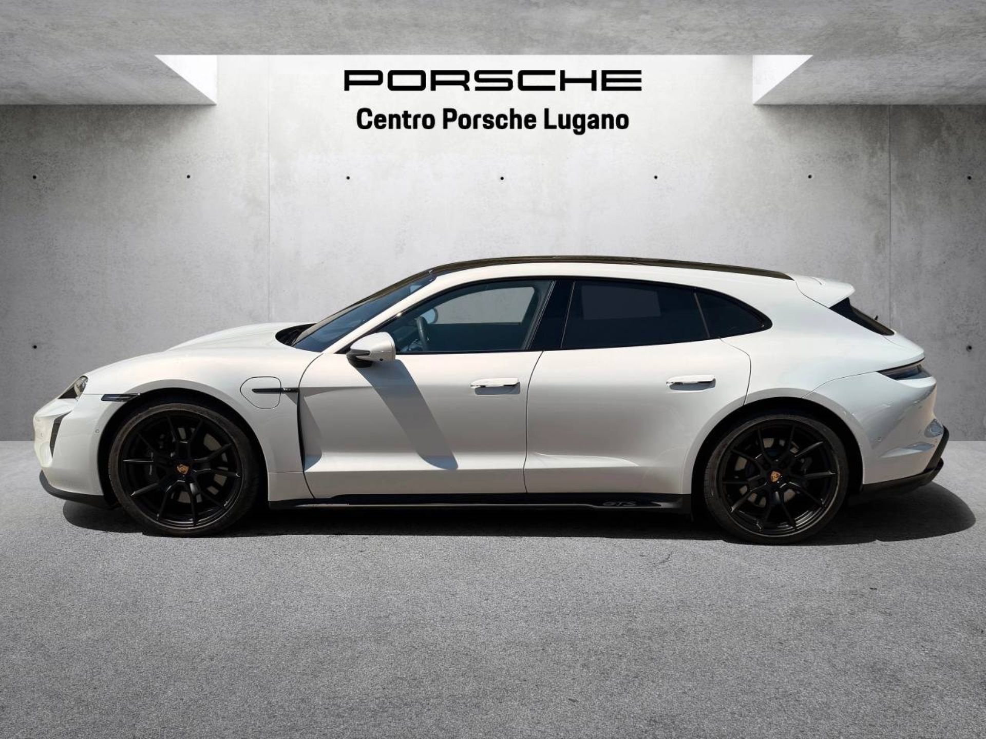 PORSCHE Taycan GTS Sport Turismo (MY22)-showroom-element-1