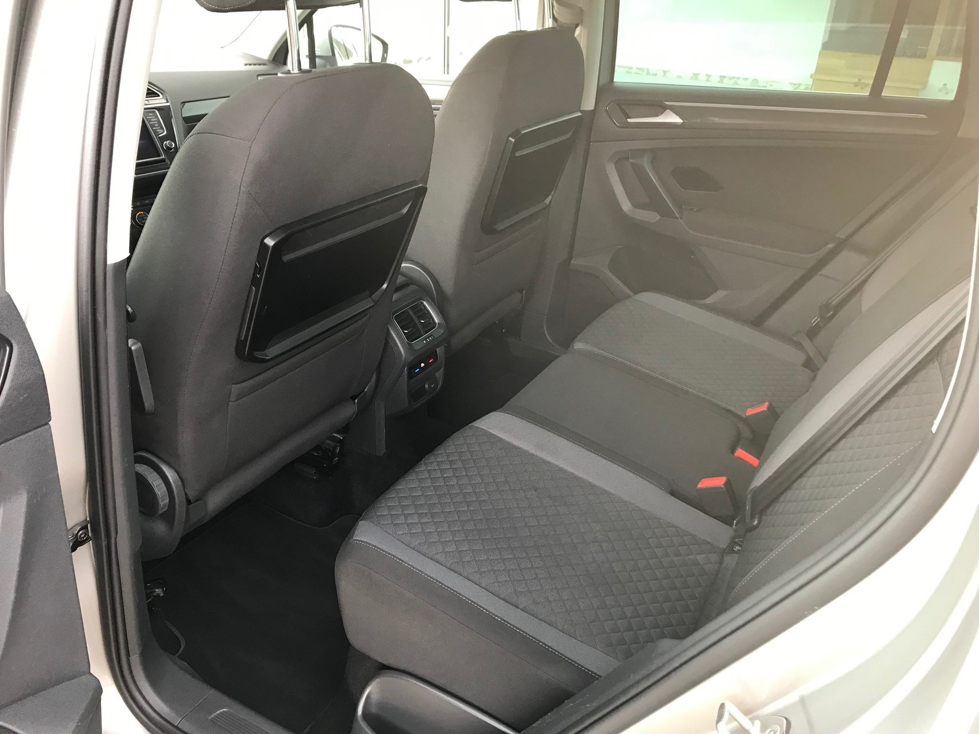 VW Tiguan 2.0TSI Comfortline 4Motion DSG-image-4
