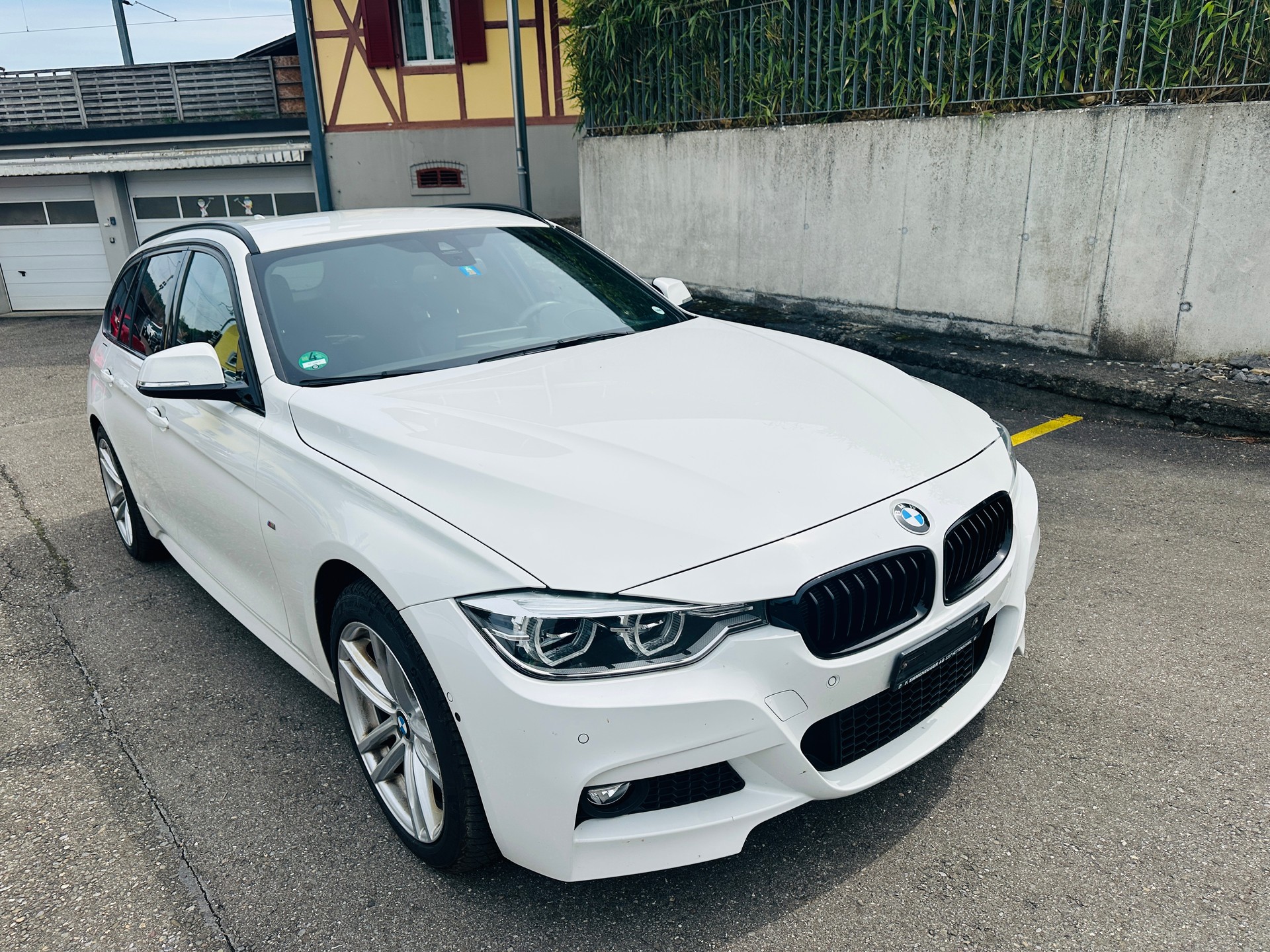 BMW 320d xDrive Touring Edition M Sport Steptronic-image-1