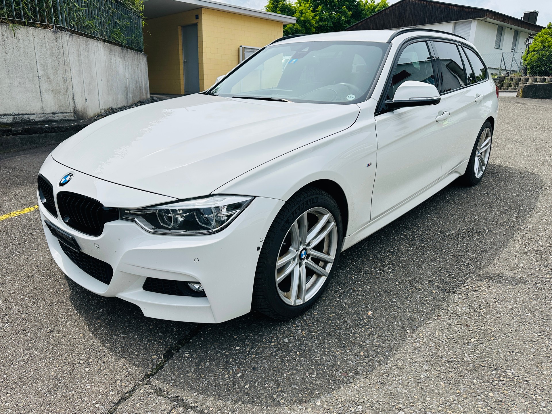 BMW 320d xDrive Touring Edition M Sport Steptronic-image-5