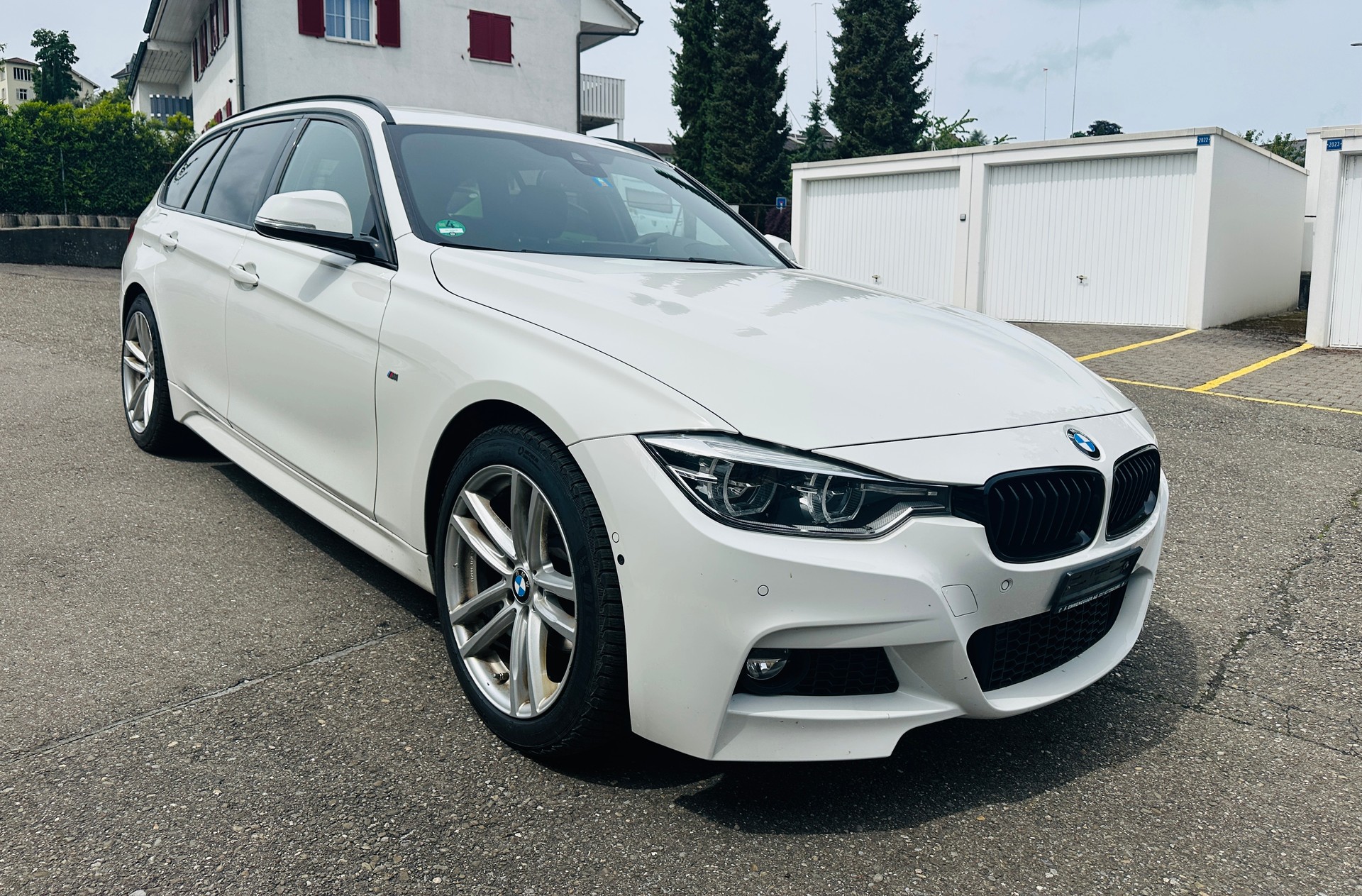 BMW 320d xDrive Touring Edition M Sport Steptronic-image-3