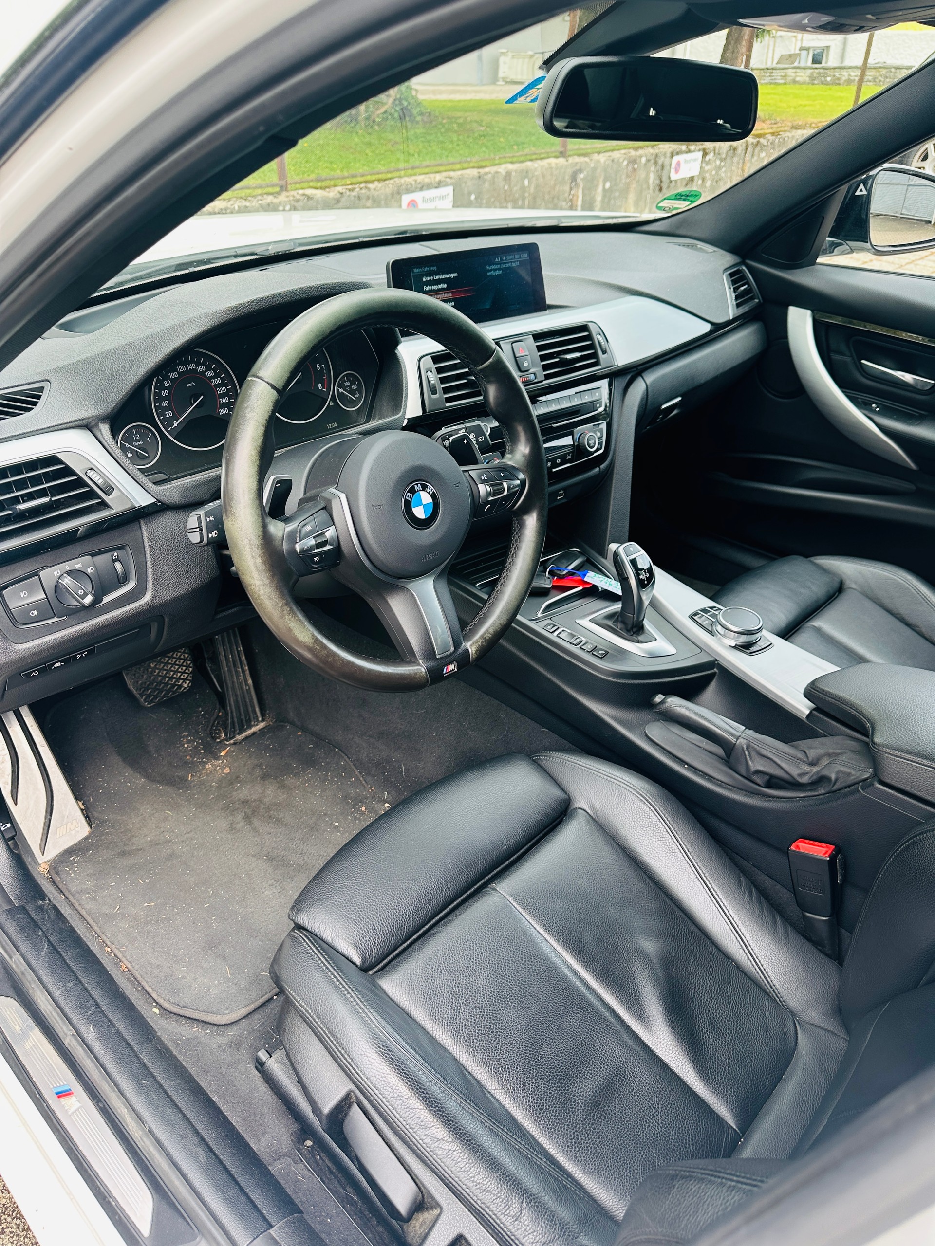 BMW 320d xDrive Touring Edition M Sport Steptronic-image-12