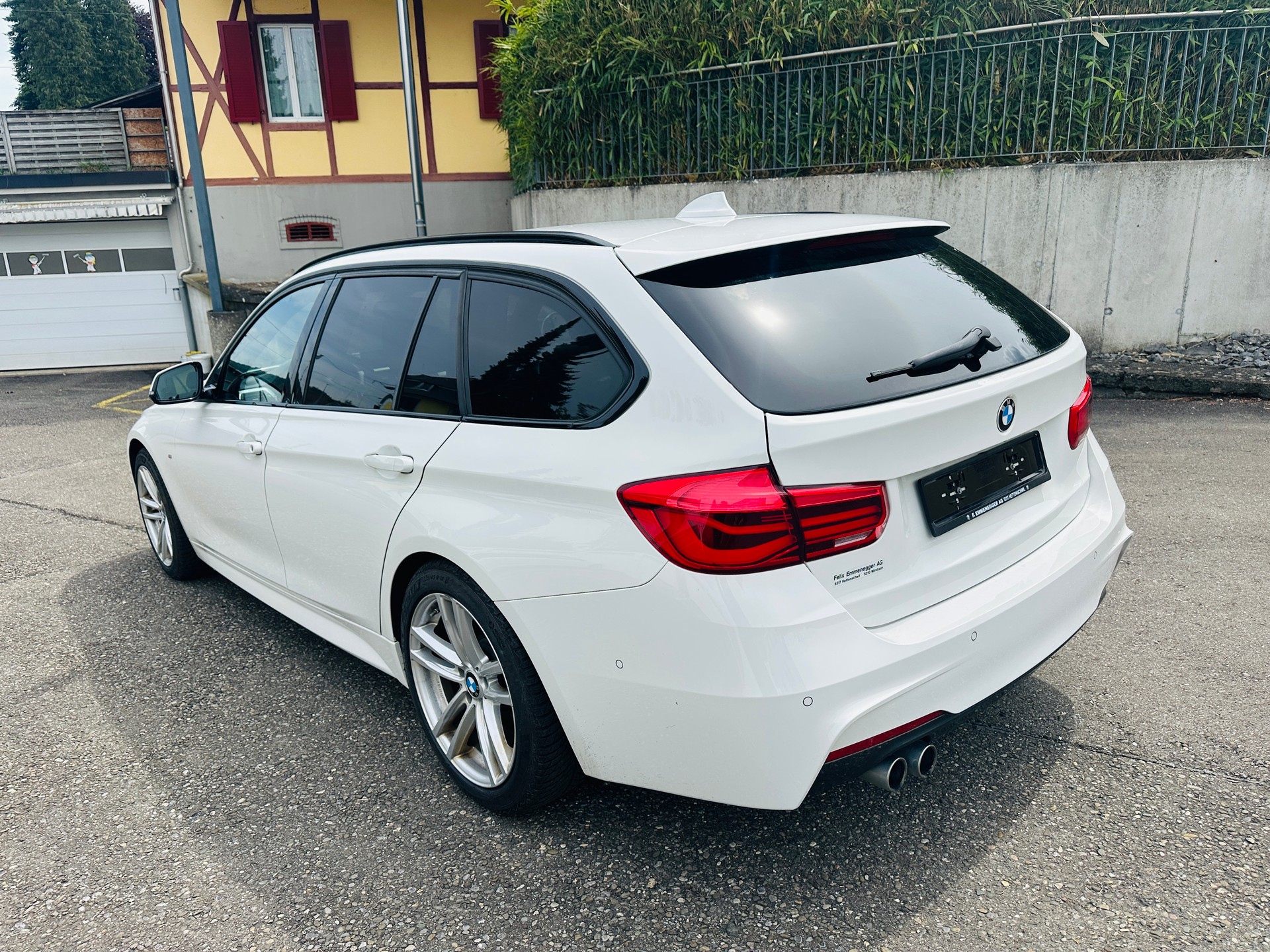BMW 320d xDrive Touring Edition M Sport Steptronic-image-9
