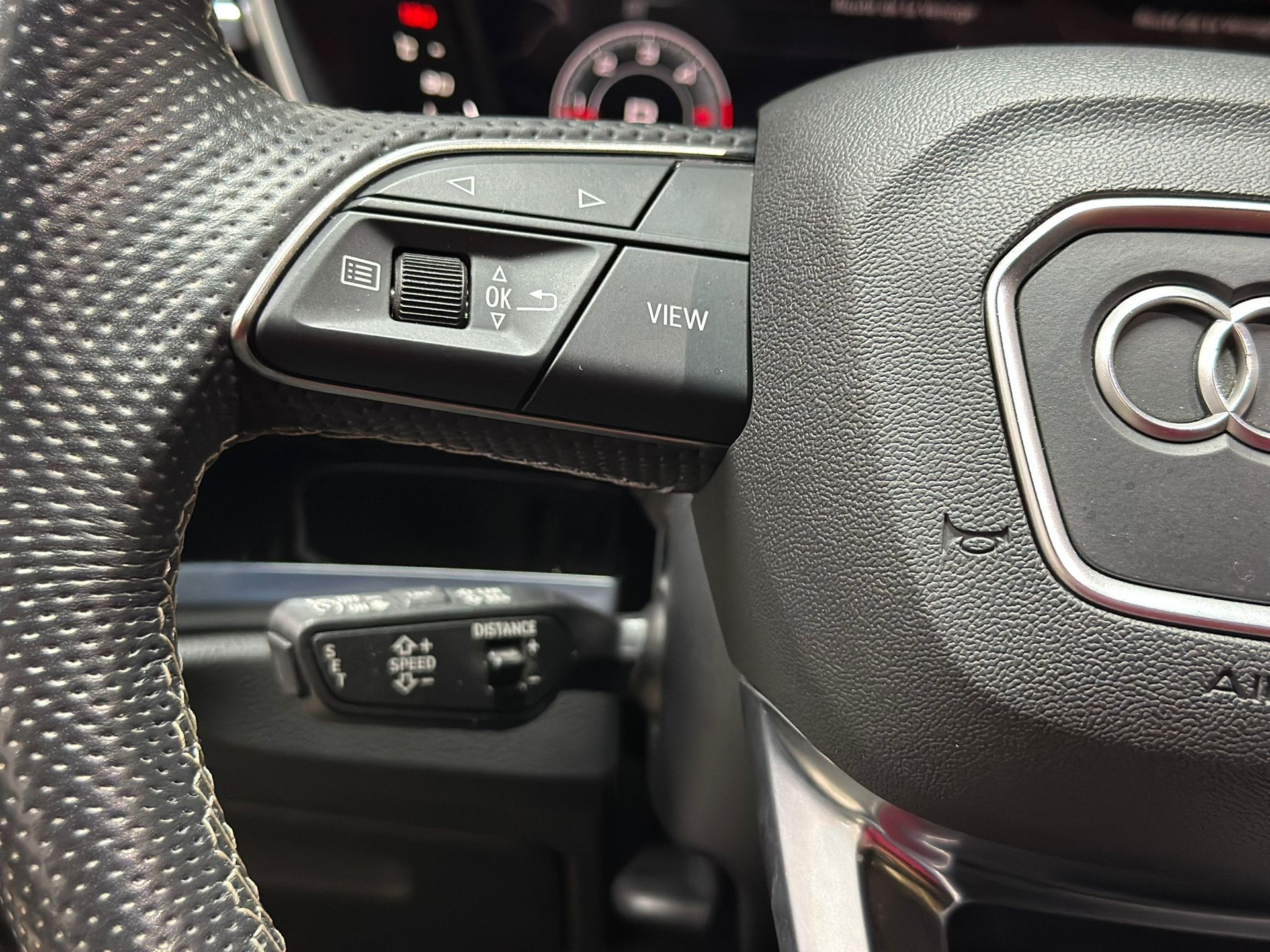 AUDI Q3 Sportback 40 TDI S line quattro S-tronic-image-12