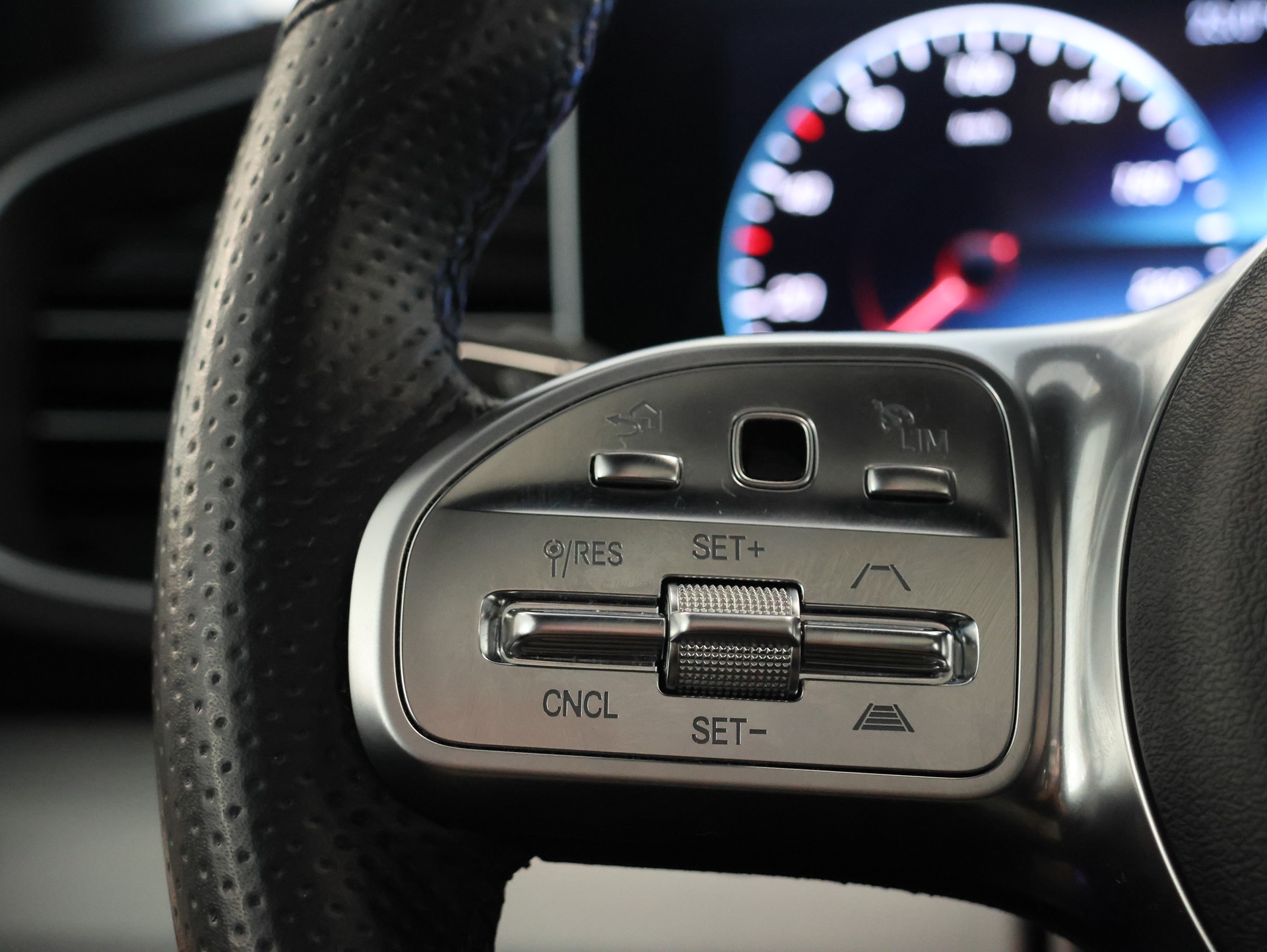 MERCEDES-BENZ GLE 350 de 4Matic 9G-Tronic *360 Kamera* *Panorama* *AMG Line*-image-19