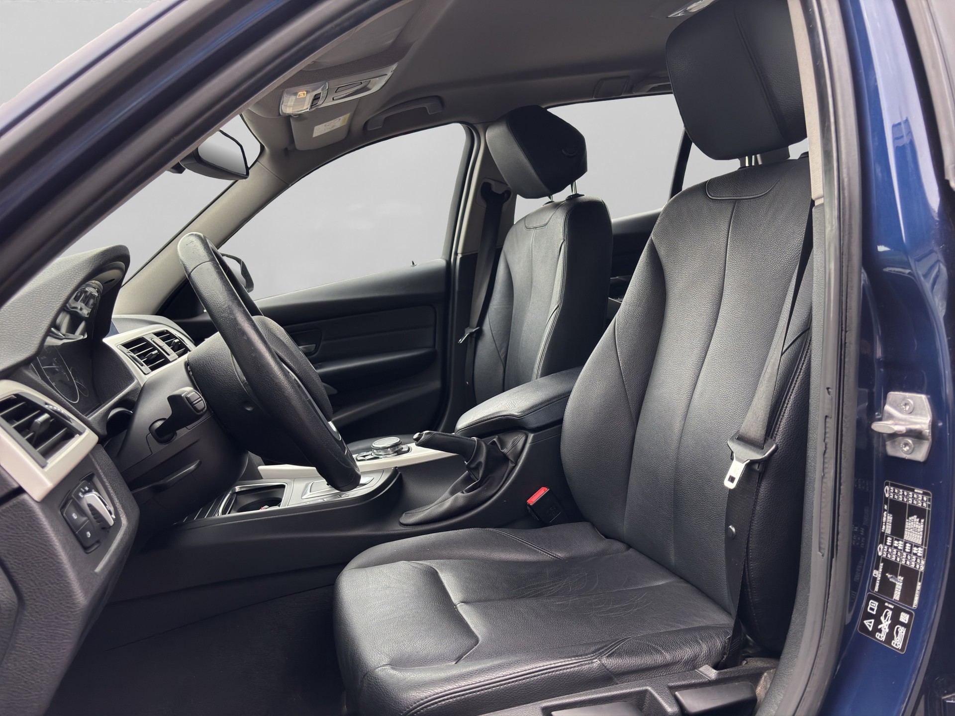 BMW 330i xDrive Touring Steptronic-image-8