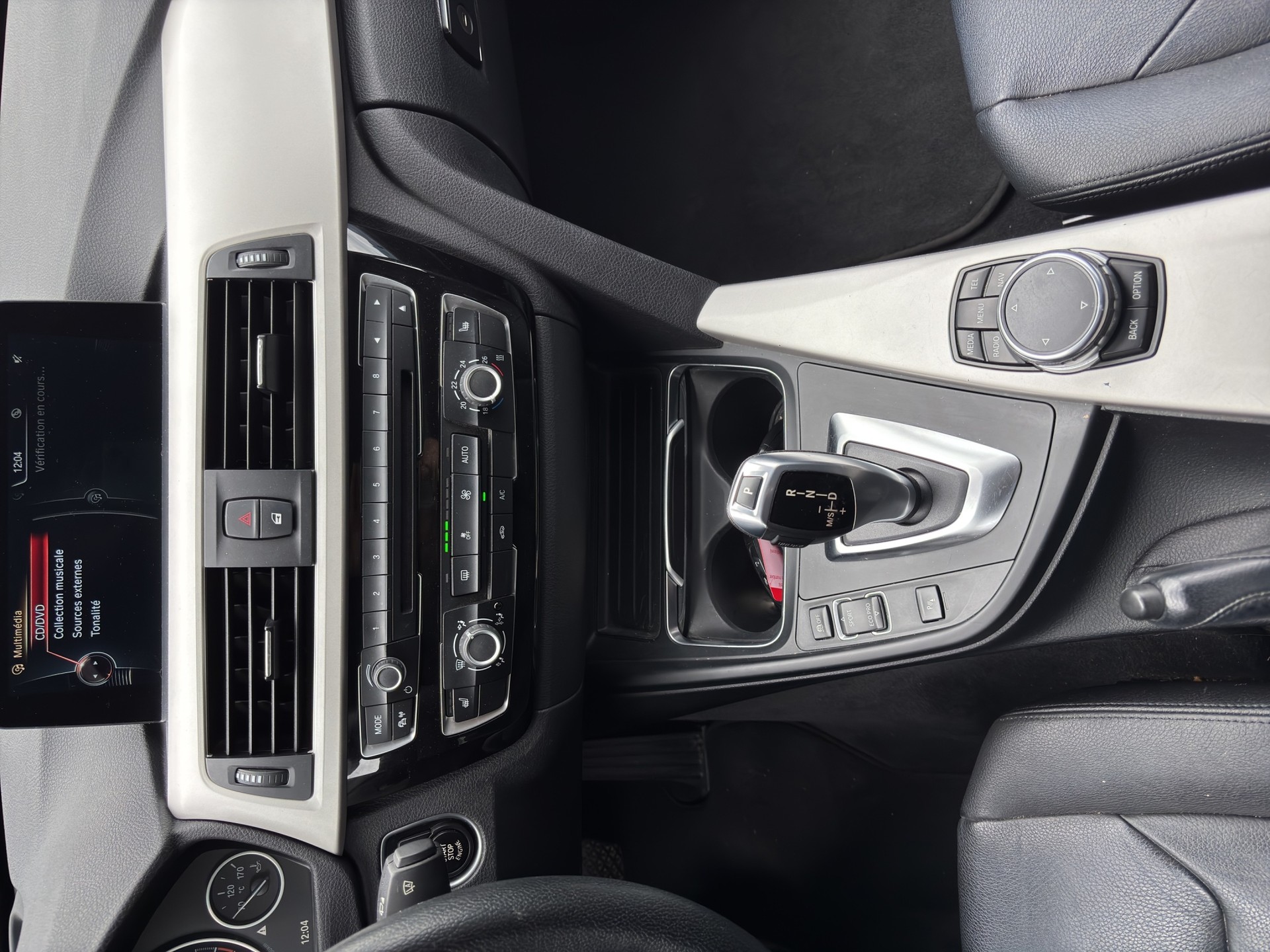 BMW 330i xDrive Touring Steptronic-image-11