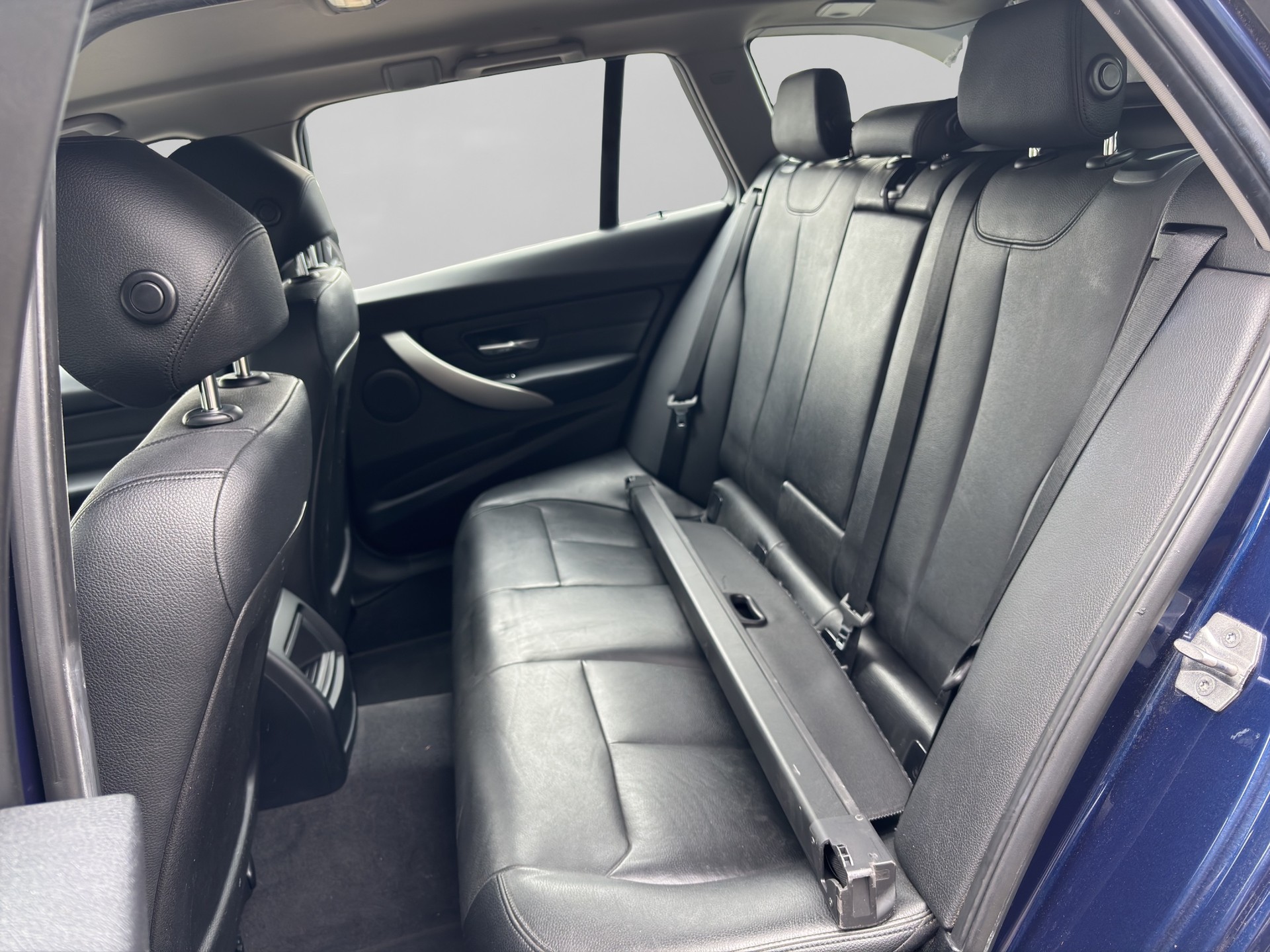 BMW 330i xDrive Touring Steptronic-image-6