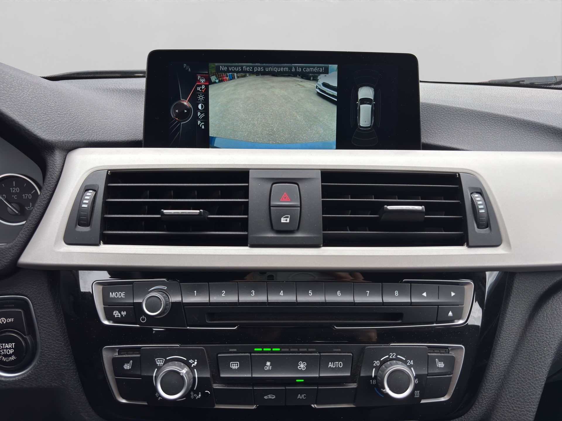 BMW 330i xDrive Touring Steptronic-image-13