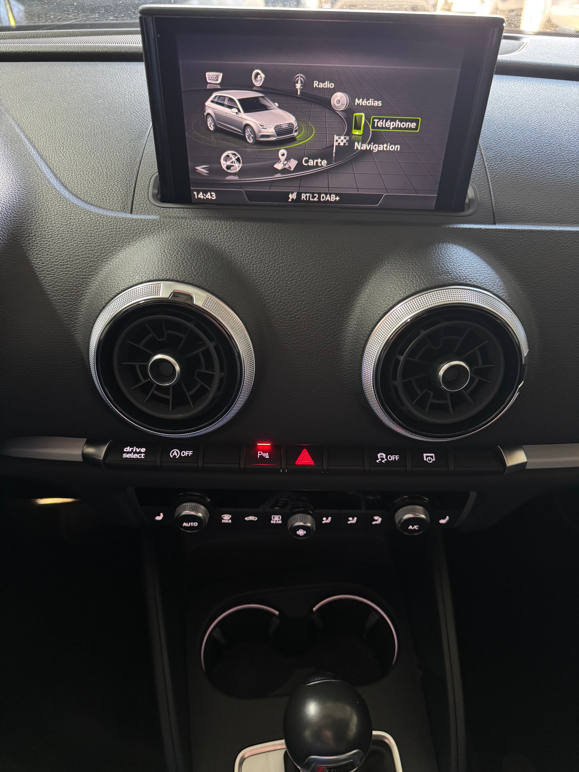 AUDI S3 Sportback 2.0 TFSI quattro S-tronic-image-12