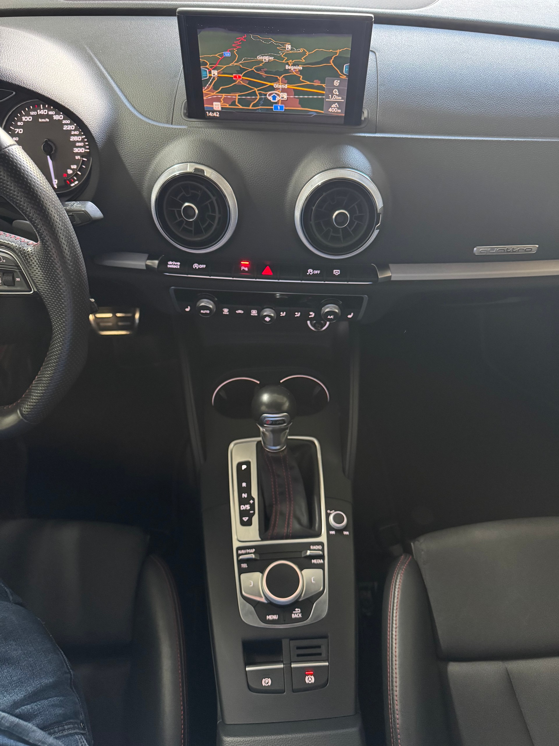 AUDI S3 Sportback 2.0 TFSI quattro S-tronic-image-10