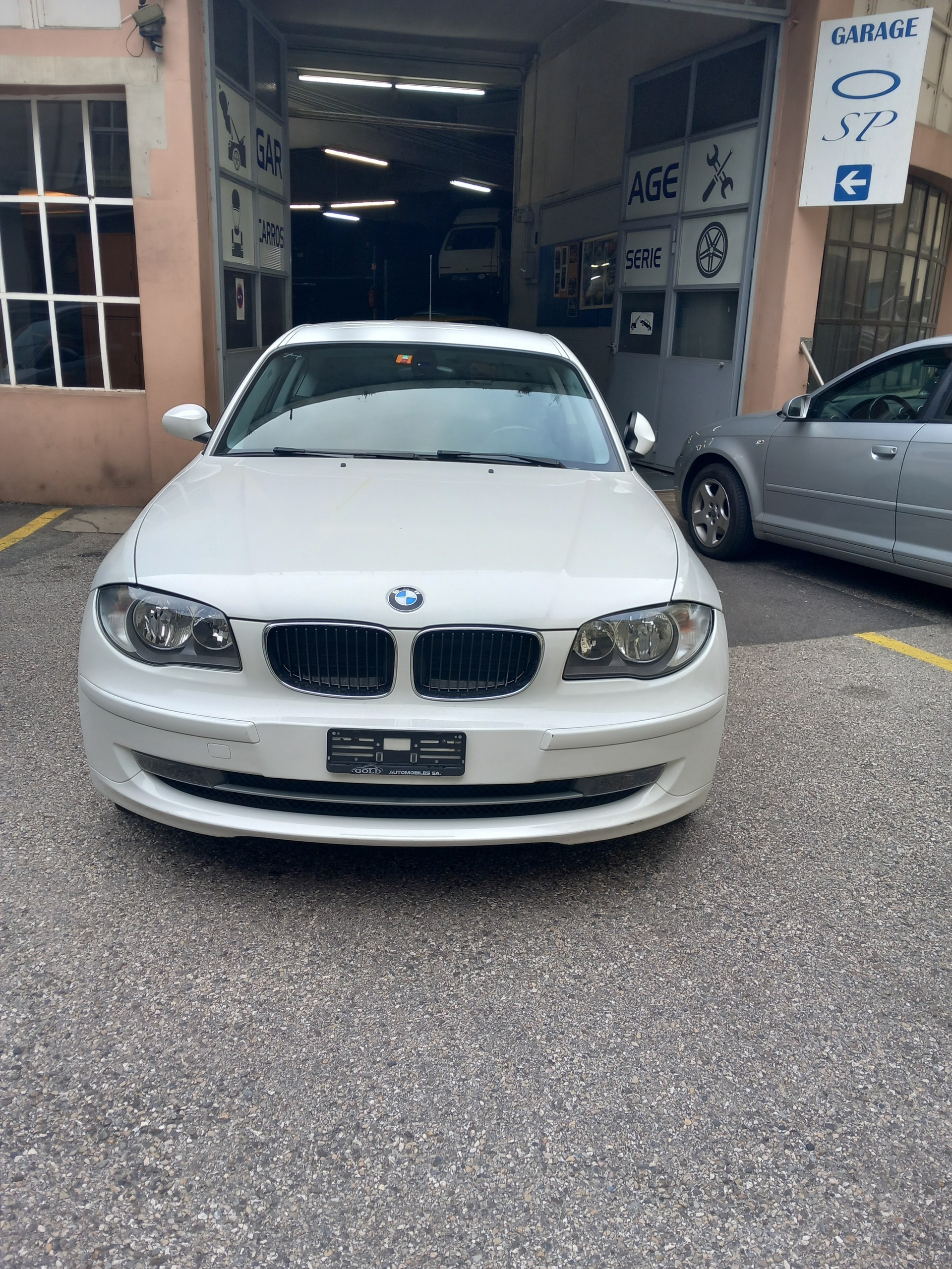BMW 120i-image-0