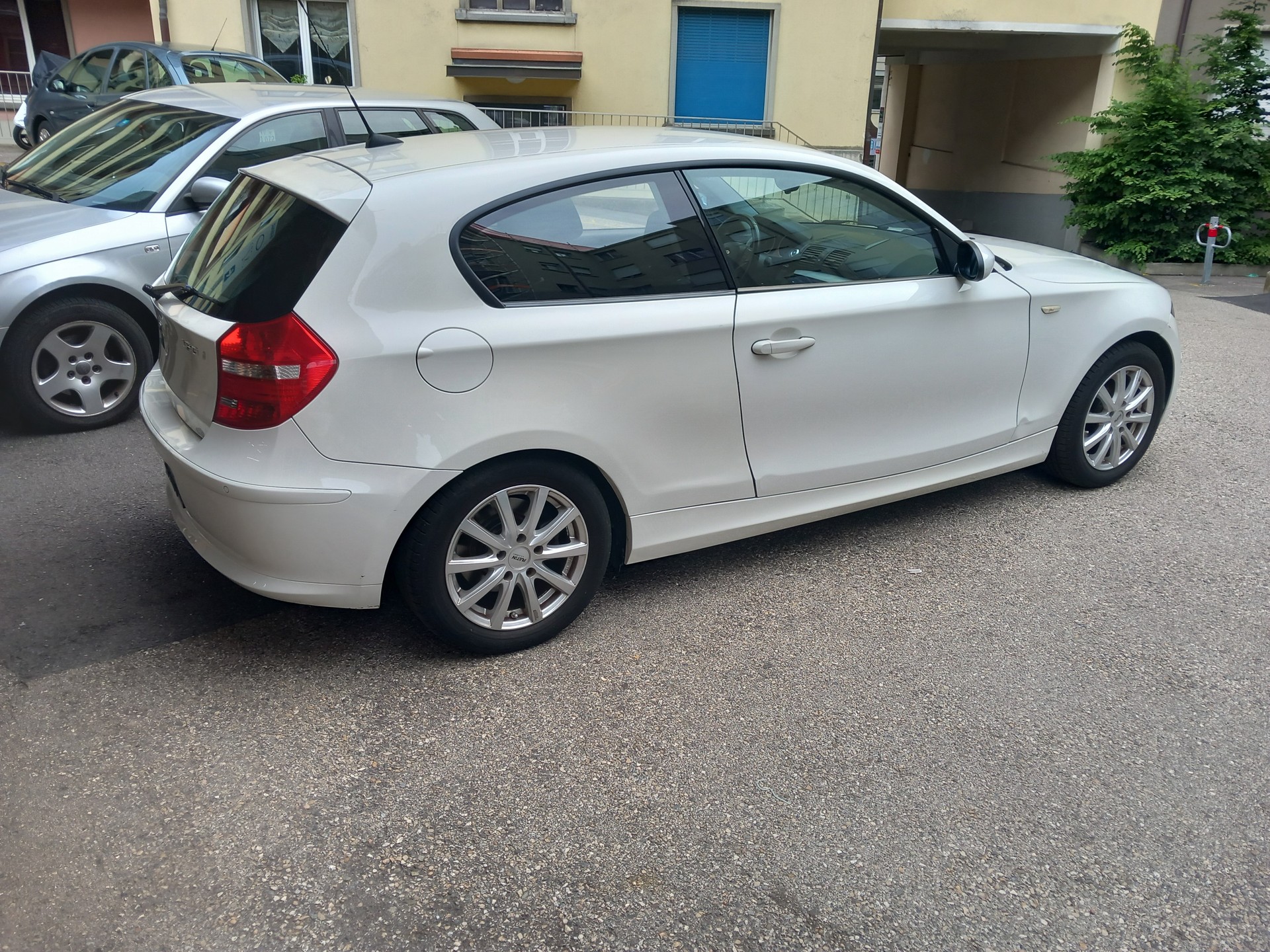 BMW 120i-image-4