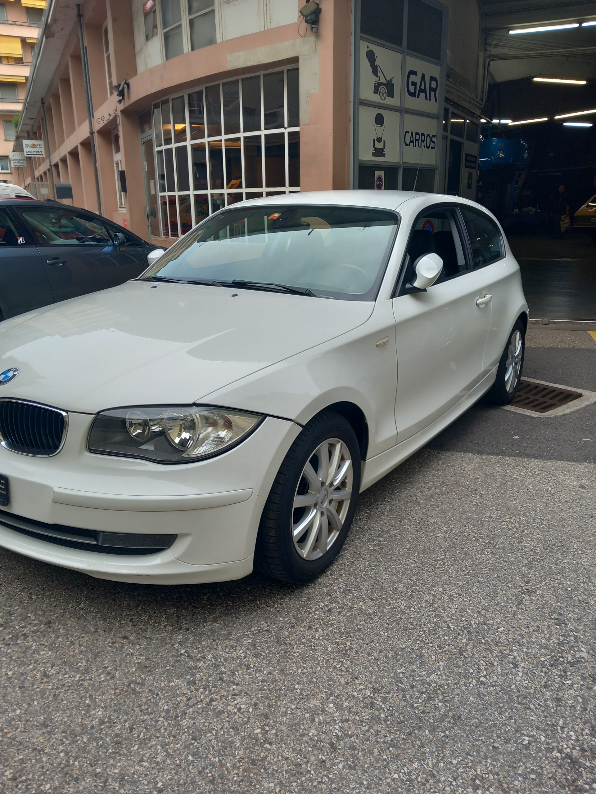 BMW 120i-image-2