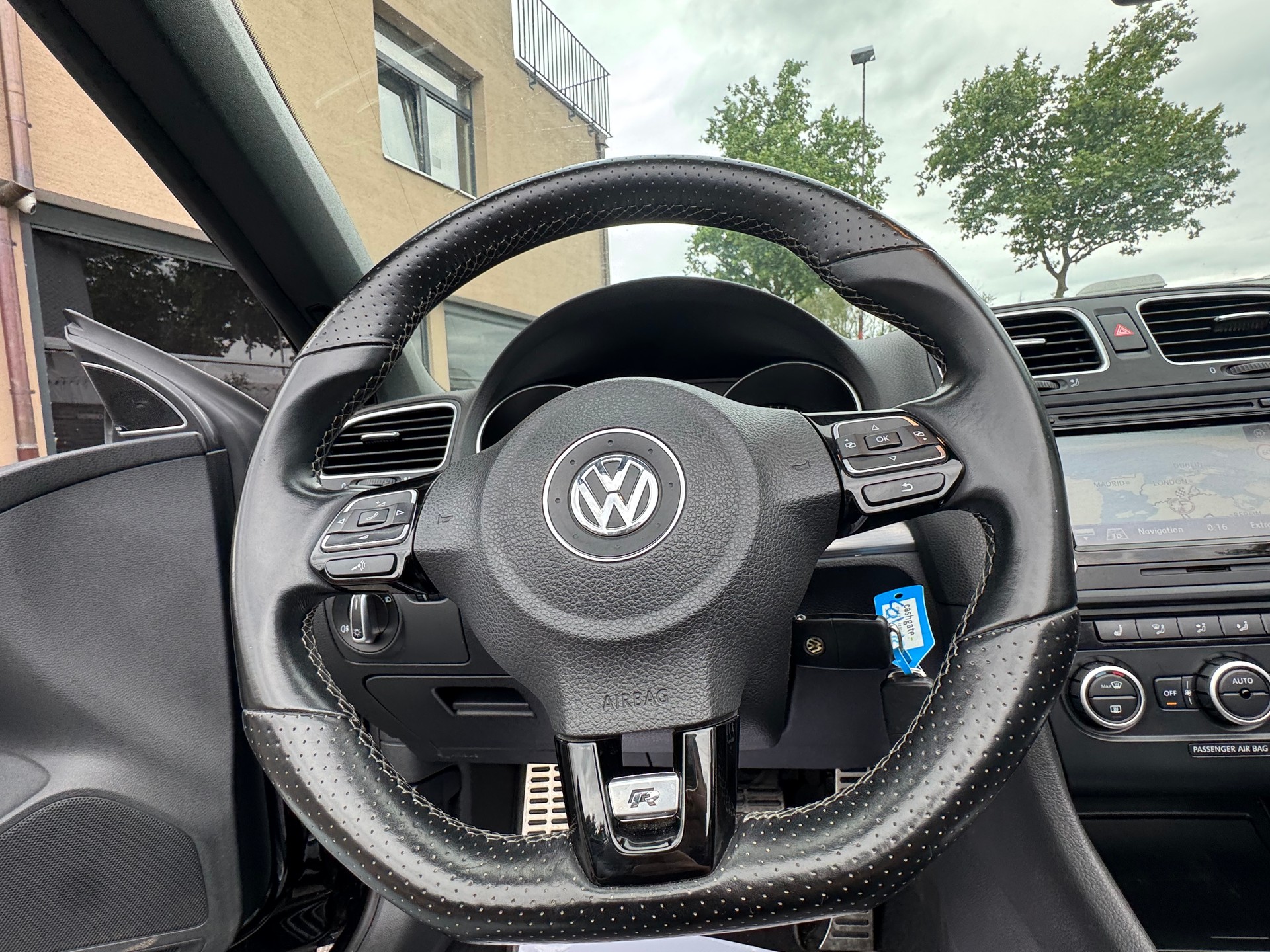 VW Golf Cabrio 2.0 TSI R DSG-image-13