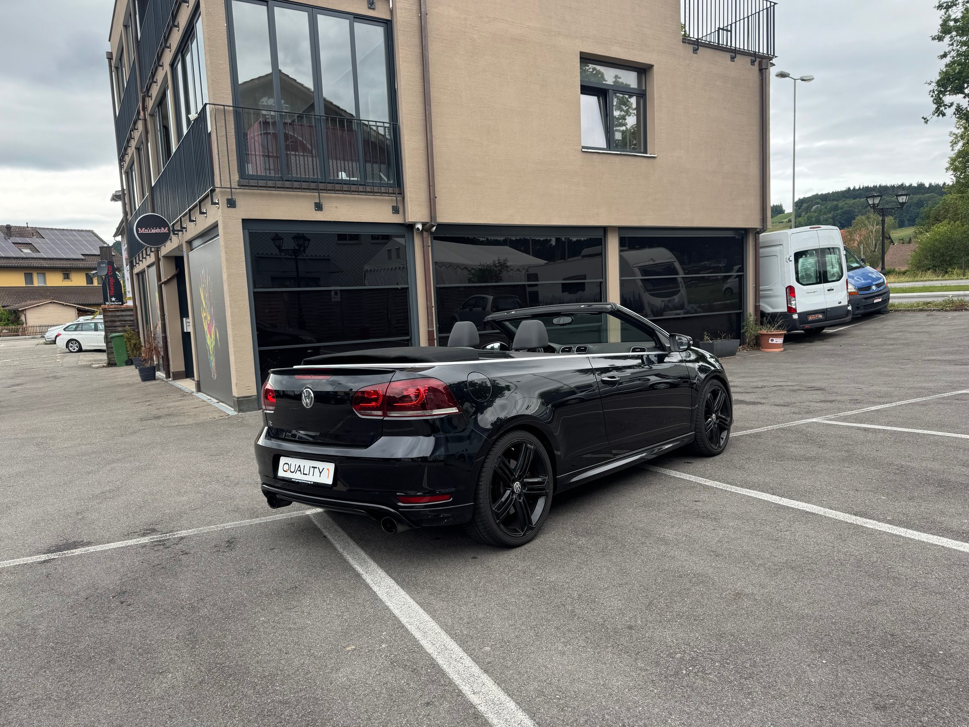 VW Golf Cabrio 2.0 TSI R DSG-image-6
