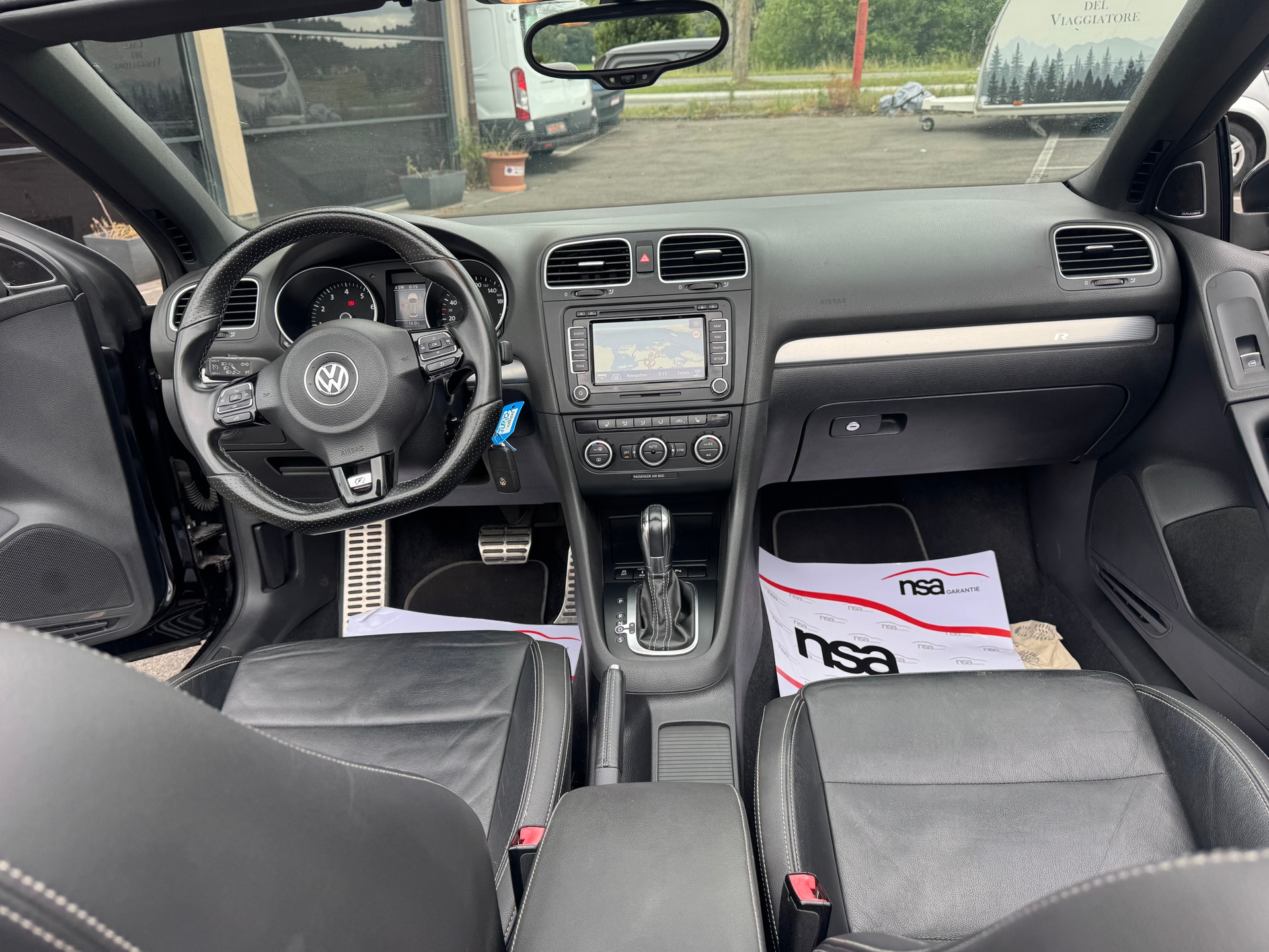 VW Golf Cabrio 2.0 TSI R DSG-image-11