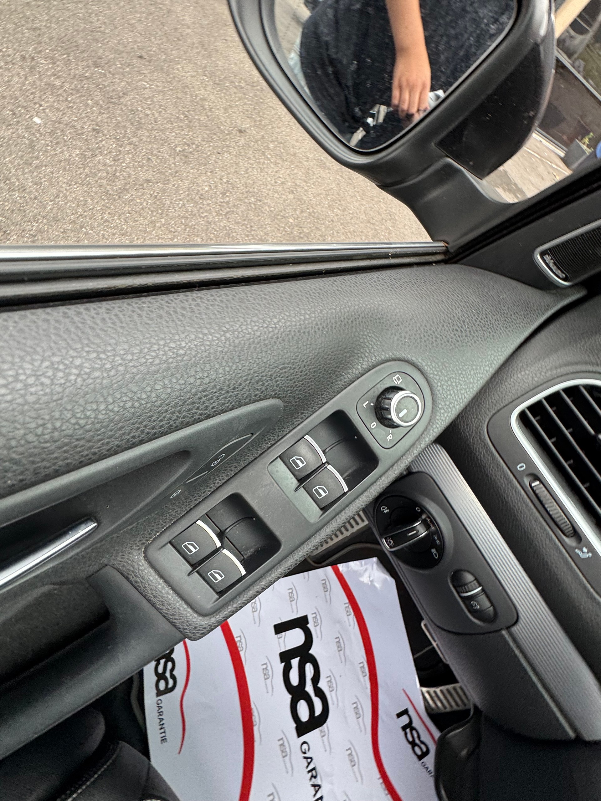 VW Golf Cabrio 2.0 TSI R DSG-image-15