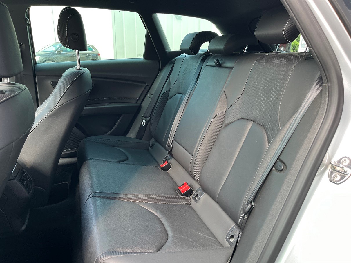 SEAT Leon ST 2.0 TSI Cupra 300 4 Drive DSG-image-6