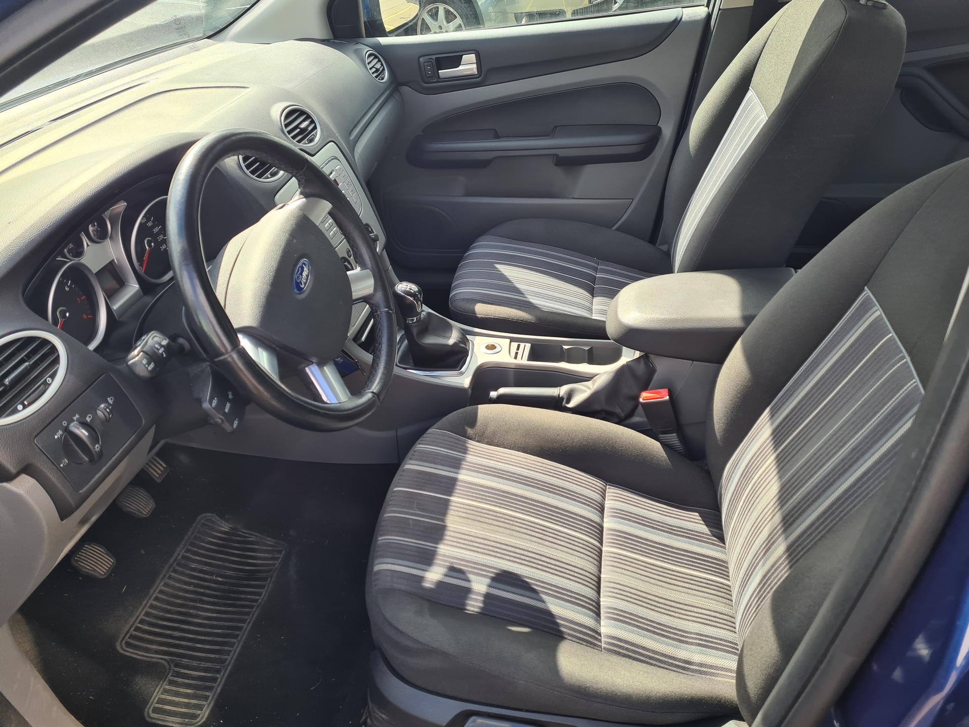 FORD Focus 1.6i VCT Carving-image-5