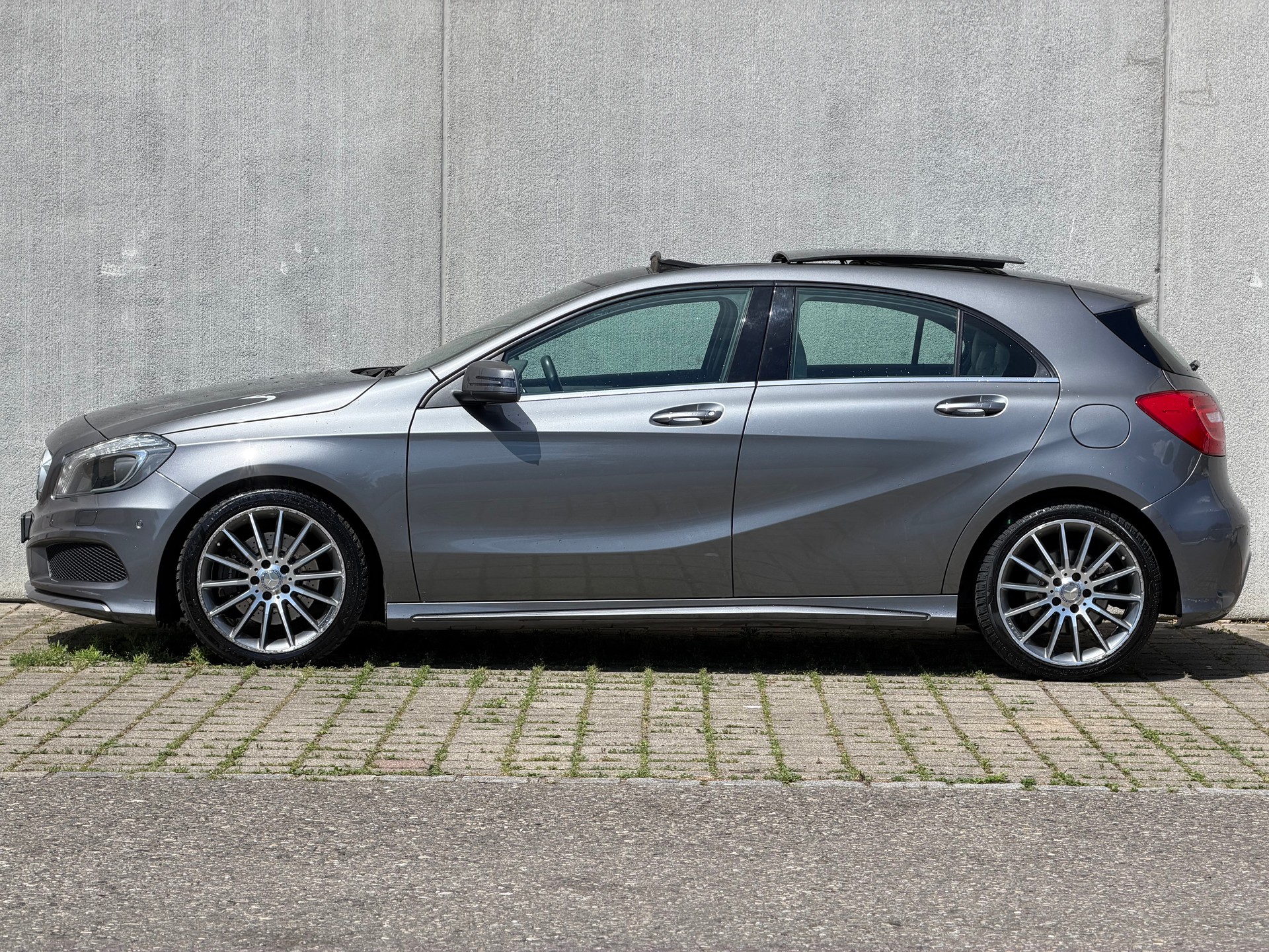 MERCEDES-BENZ A 250 AMG Line 4Matic 7G-DCT-image-1