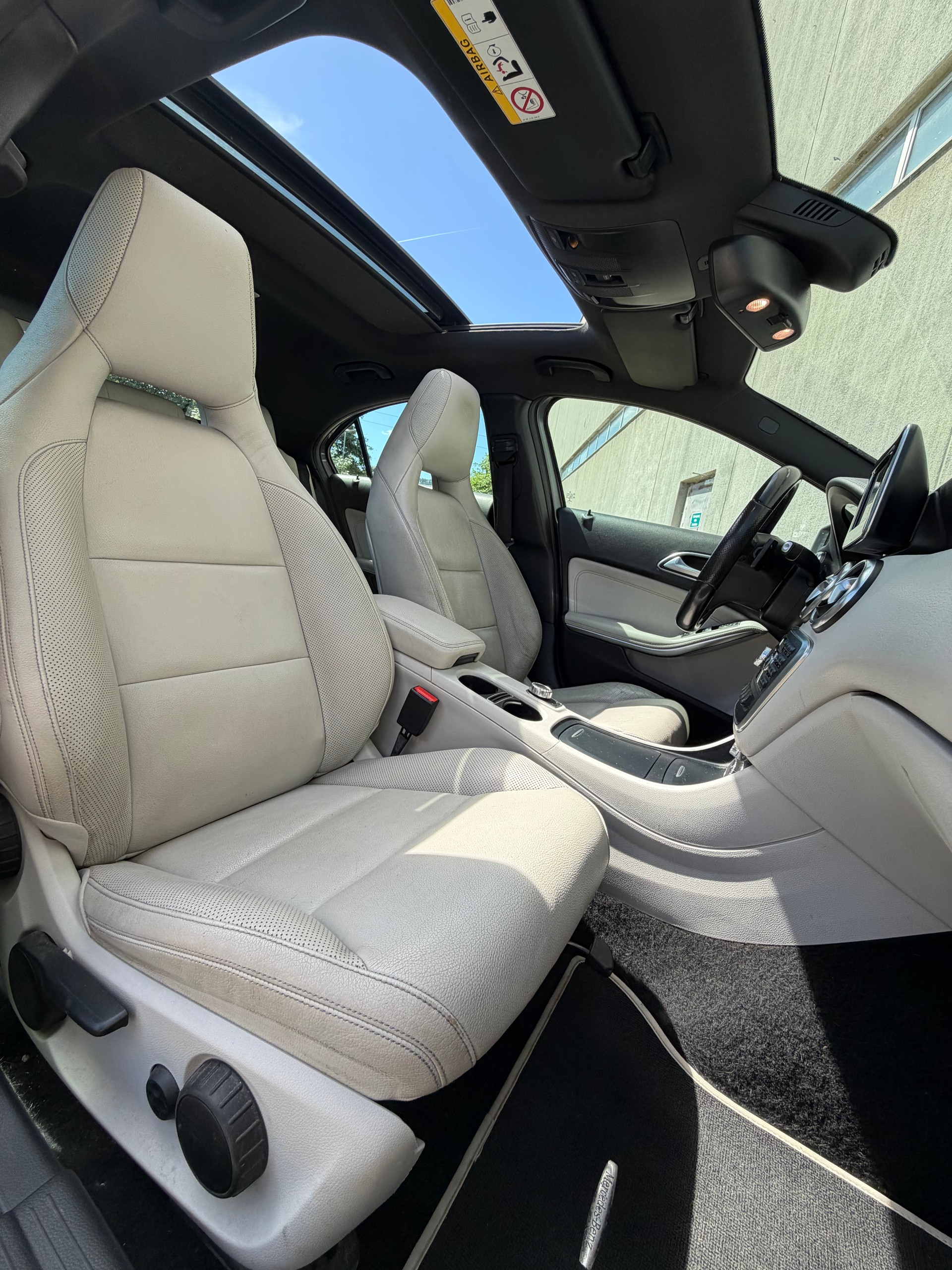 MERCEDES-BENZ A 250 AMG Line 4Matic 7G-DCT-image-5