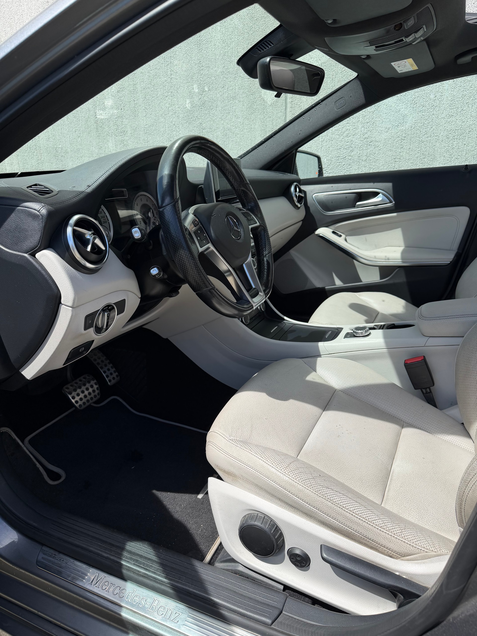MERCEDES-BENZ A 250 AMG Line 4Matic 7G-DCT-image-3