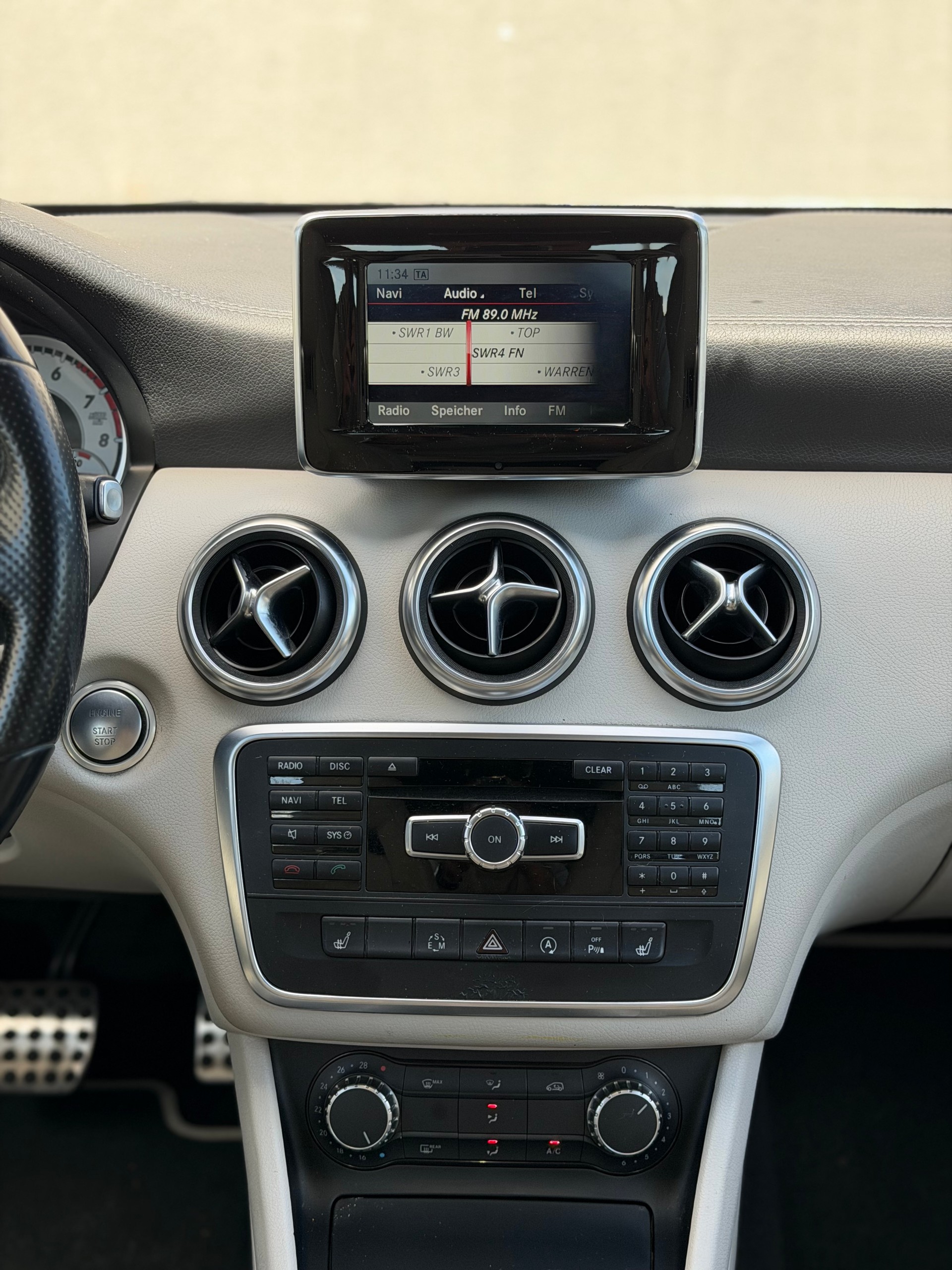MERCEDES-BENZ A 250 AMG Line 4Matic 7G-DCT-image-7