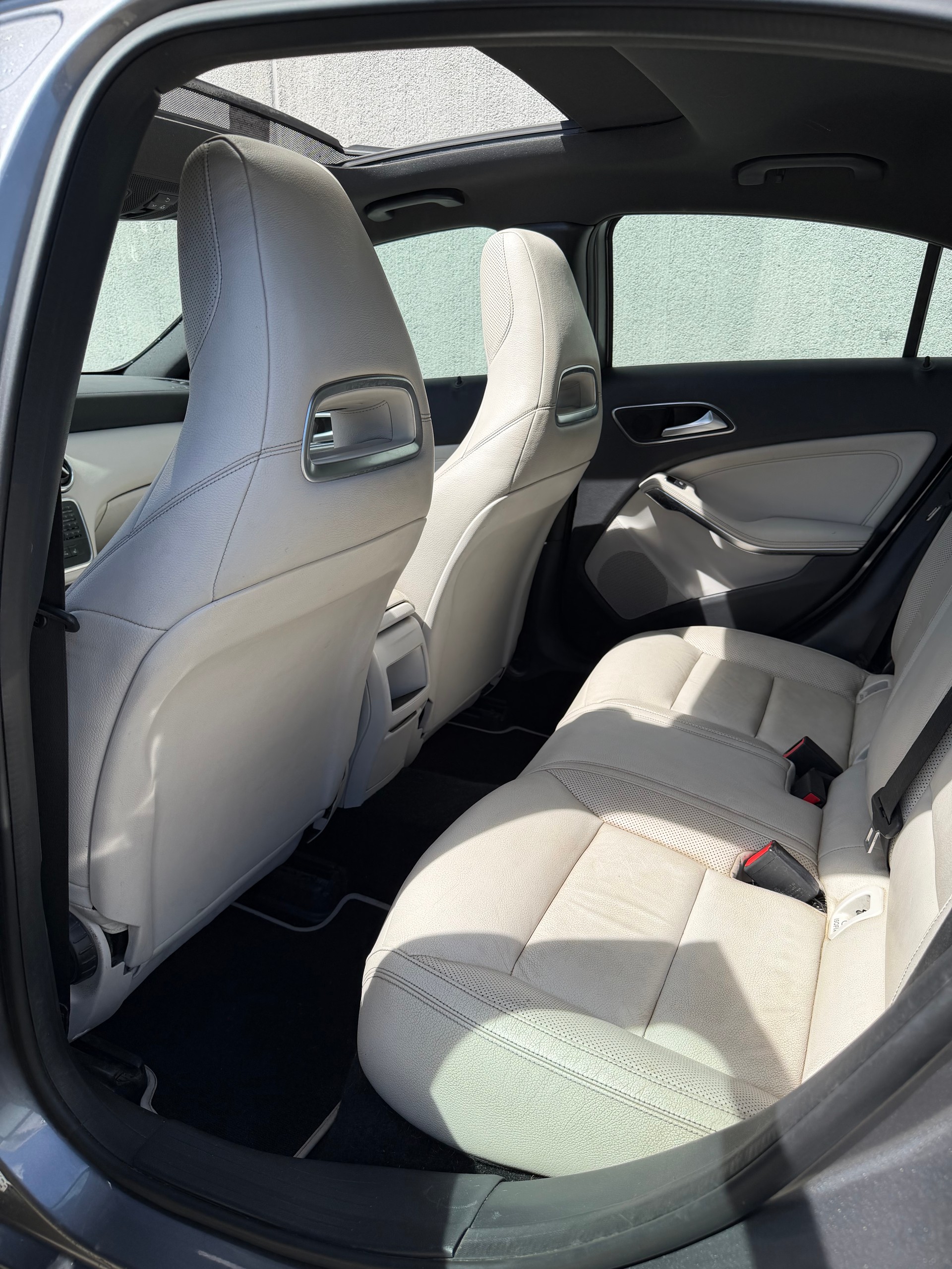 MERCEDES-BENZ A 250 AMG Line 4Matic 7G-DCT-image-4