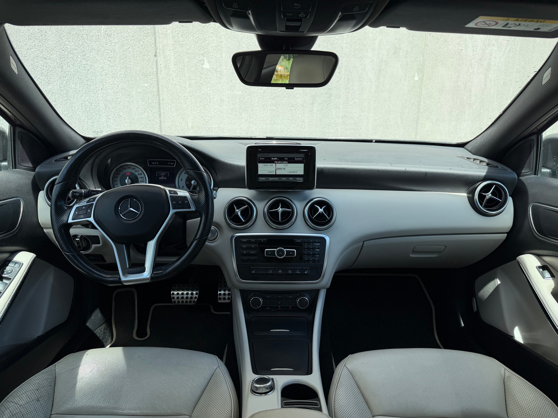 MERCEDES-BENZ A 250 AMG Line 4Matic 7G-DCT-image-6