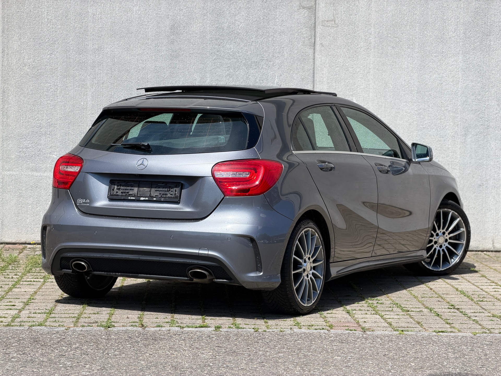 MERCEDES-BENZ A 250 AMG Line 4Matic 7G-DCT-image-2